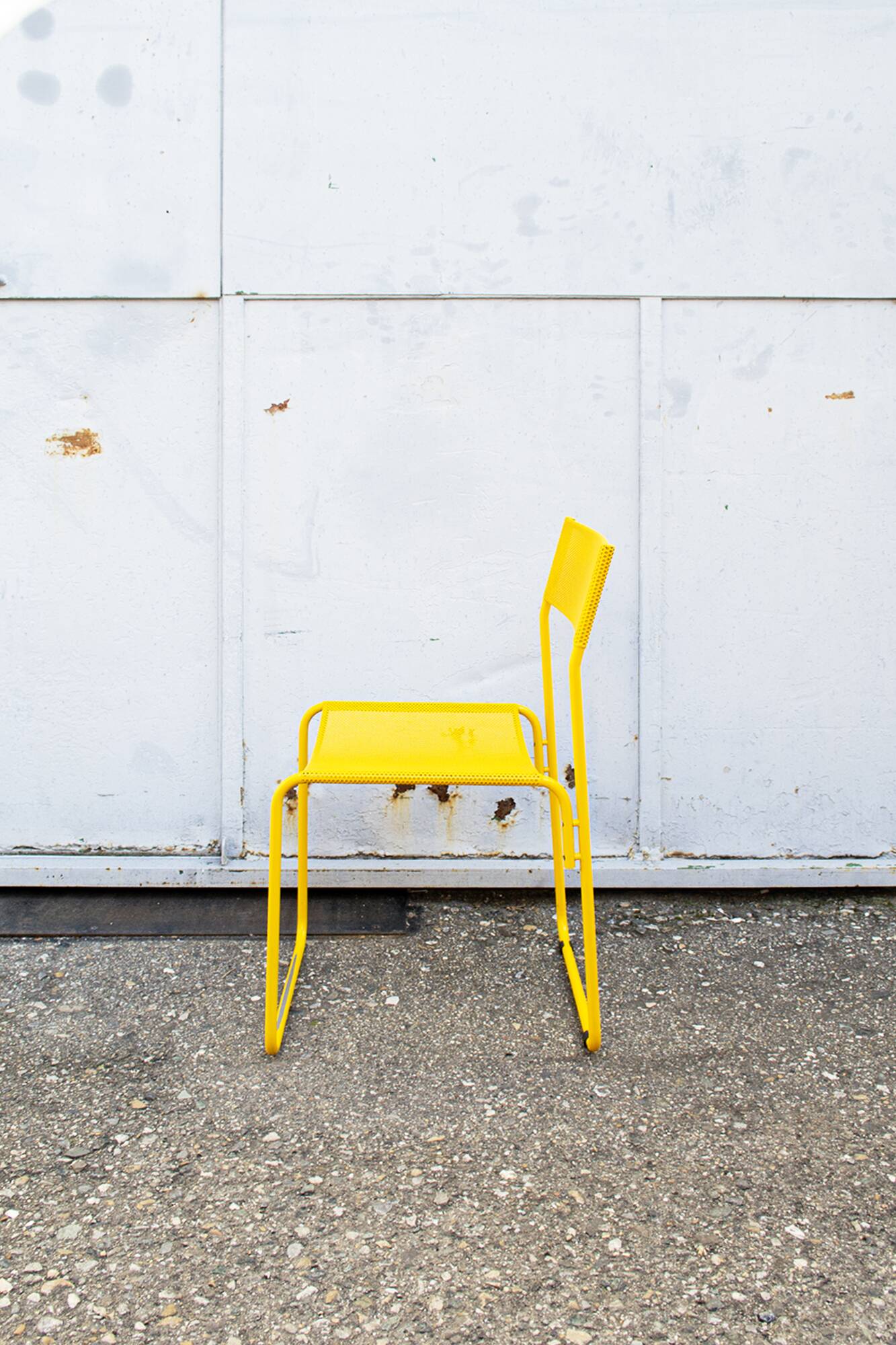 Chaises italiennes jaunes en métal perforé par Flyline, années 1970, lot de 4