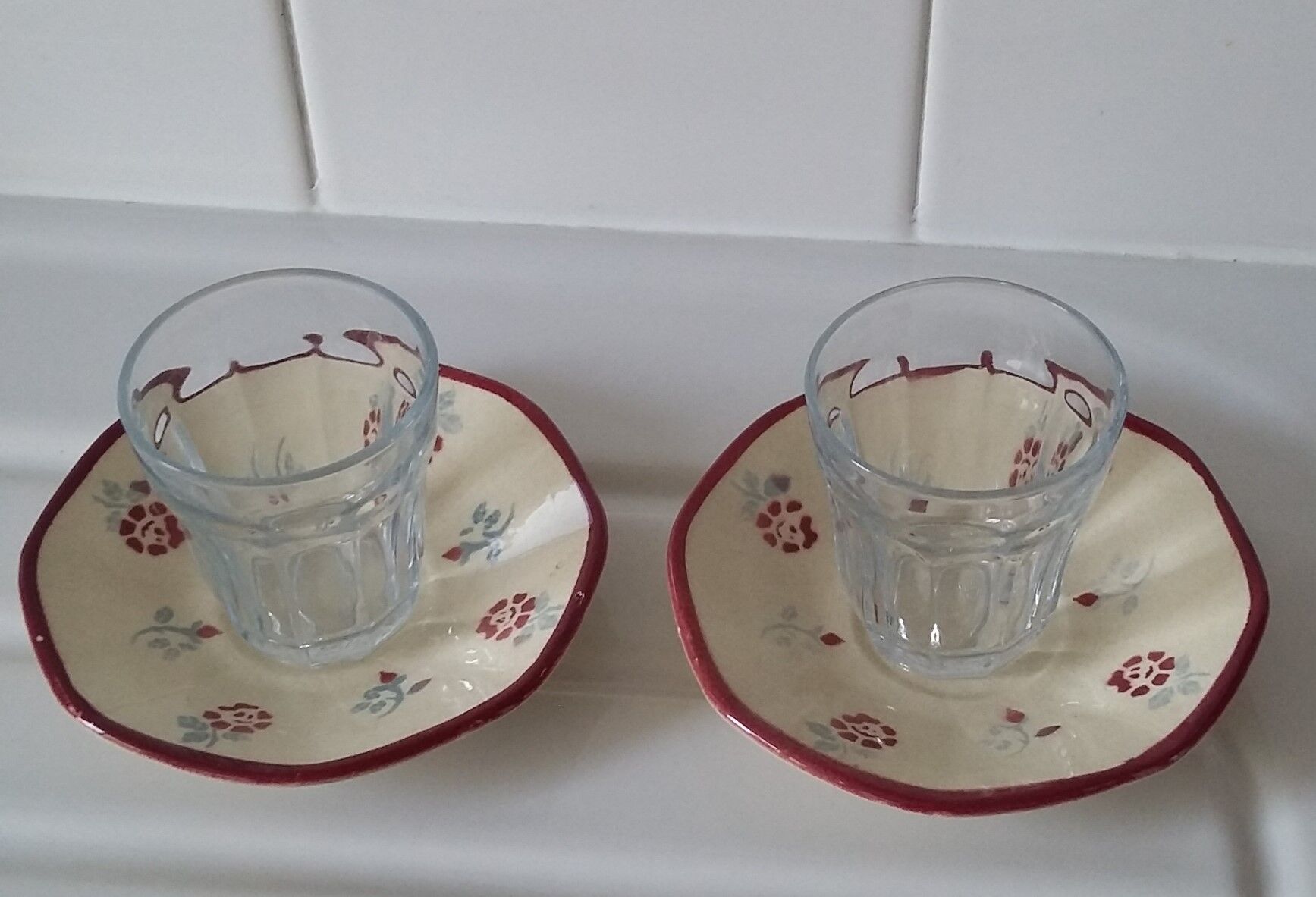 Flowery saucer cups
