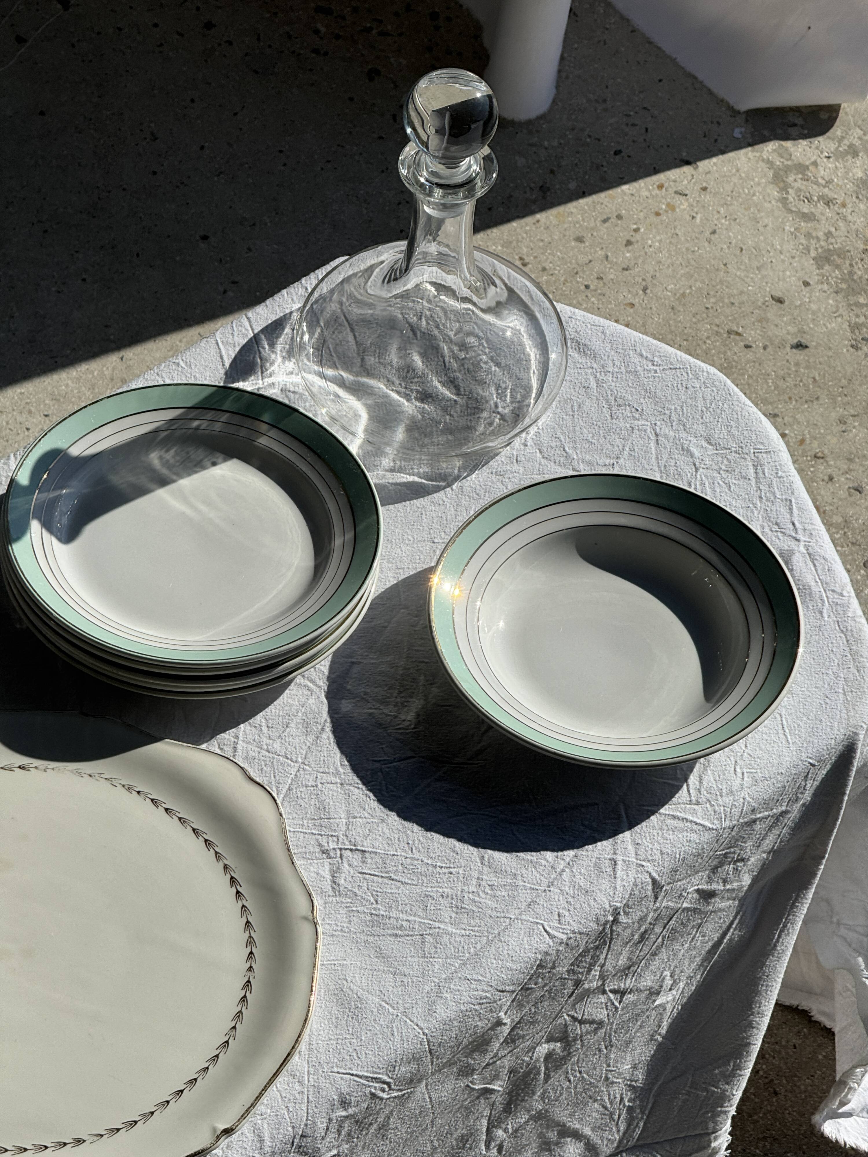 Set of 8 antique turquoise deep plates with a gold rim D22.5