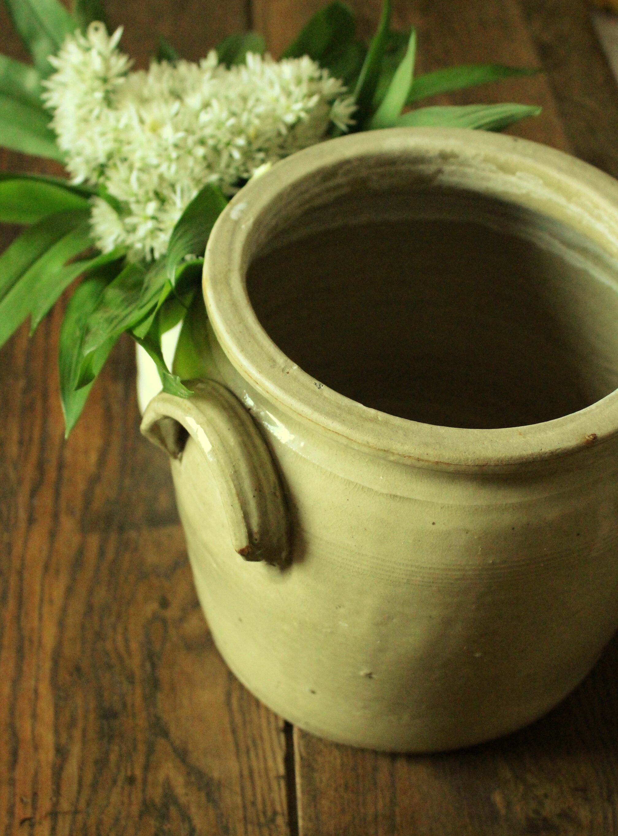 Grey glazed stoneware pot two handles 5 L
