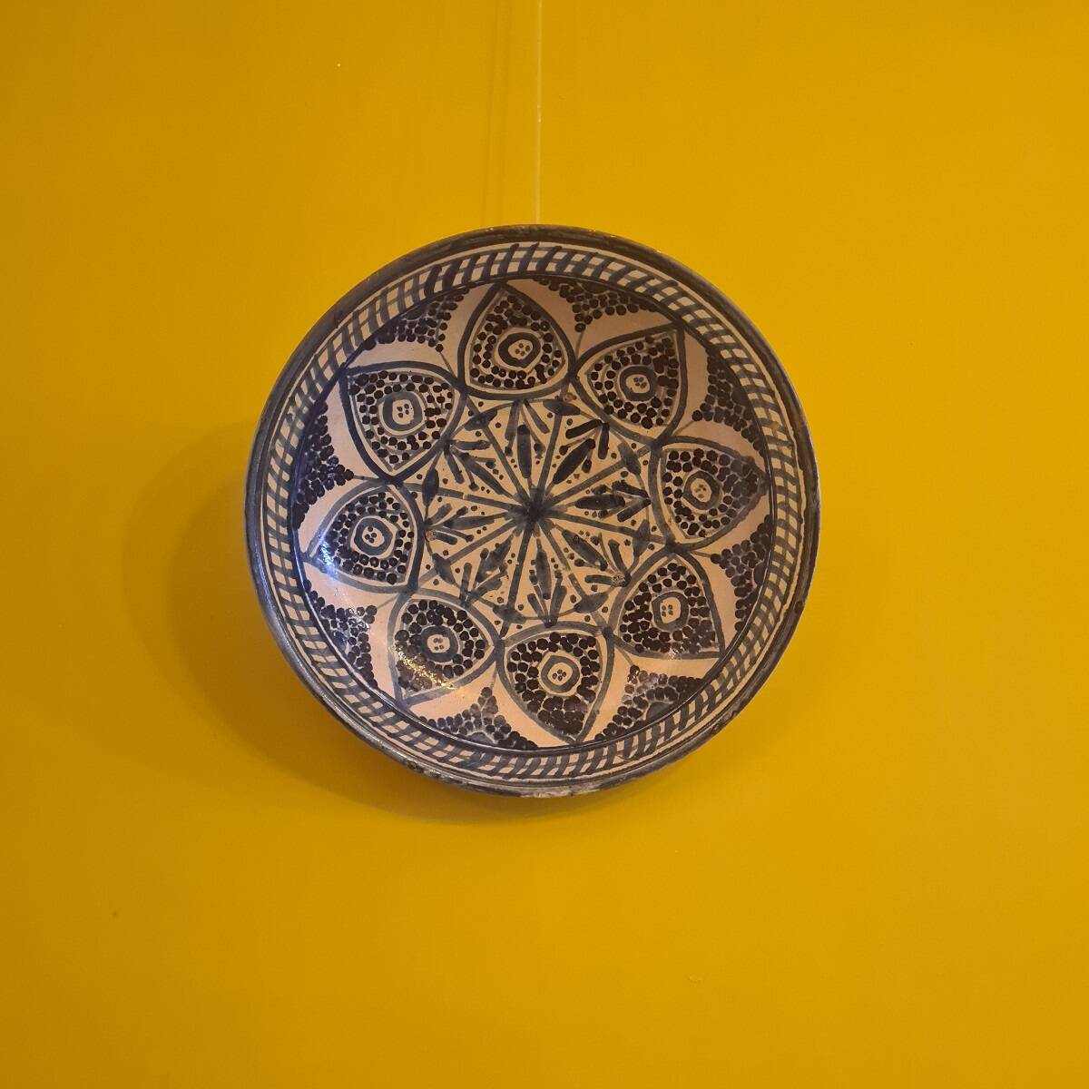 Large Moroccan Ceramic Bowl with Blue hand-painted motif, from the 1950s/60s