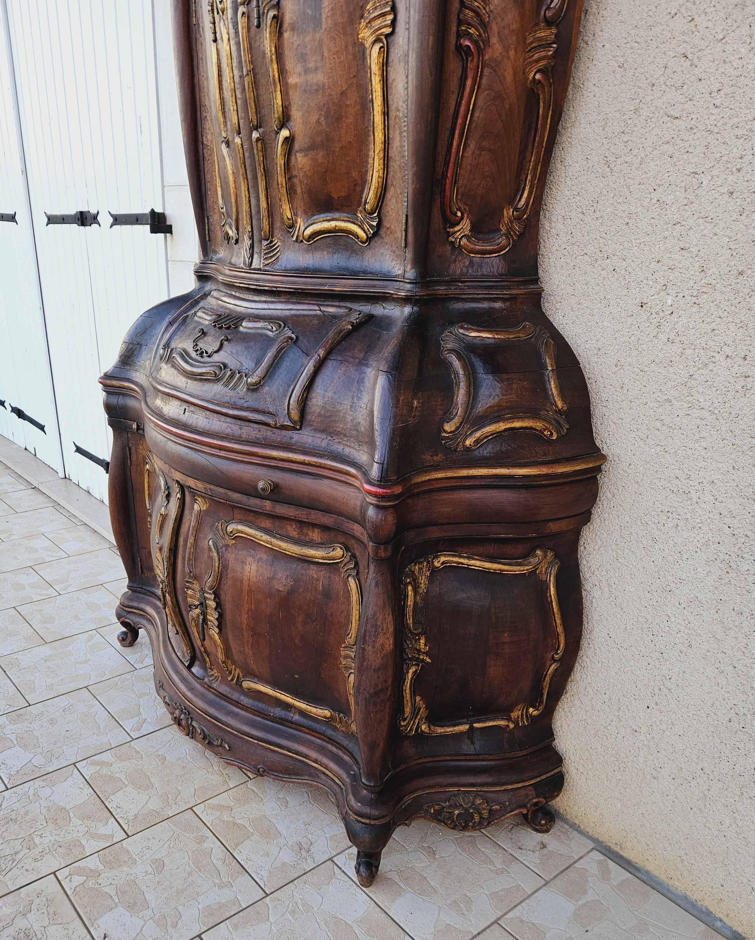 Rounded buffet in venetian baroque style