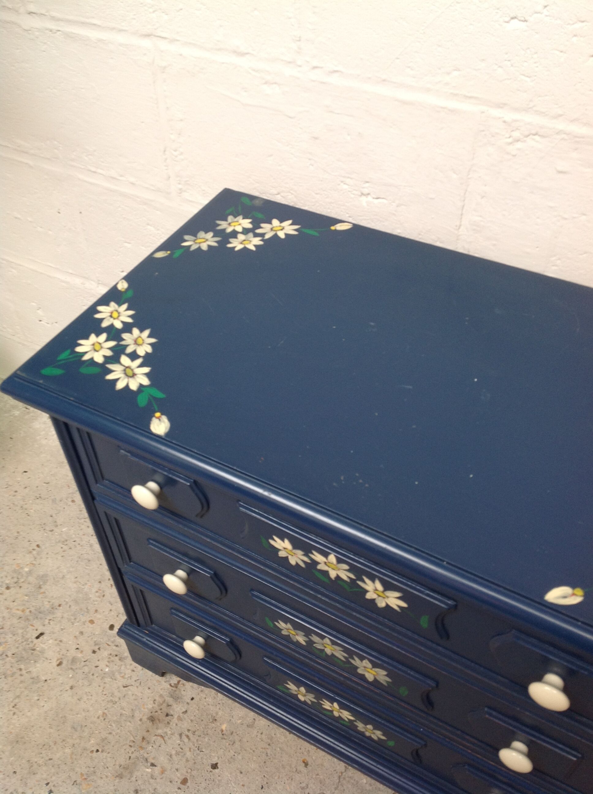 Dresser wood patterns flowers