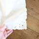 Nappe carrée, brodée, en coton