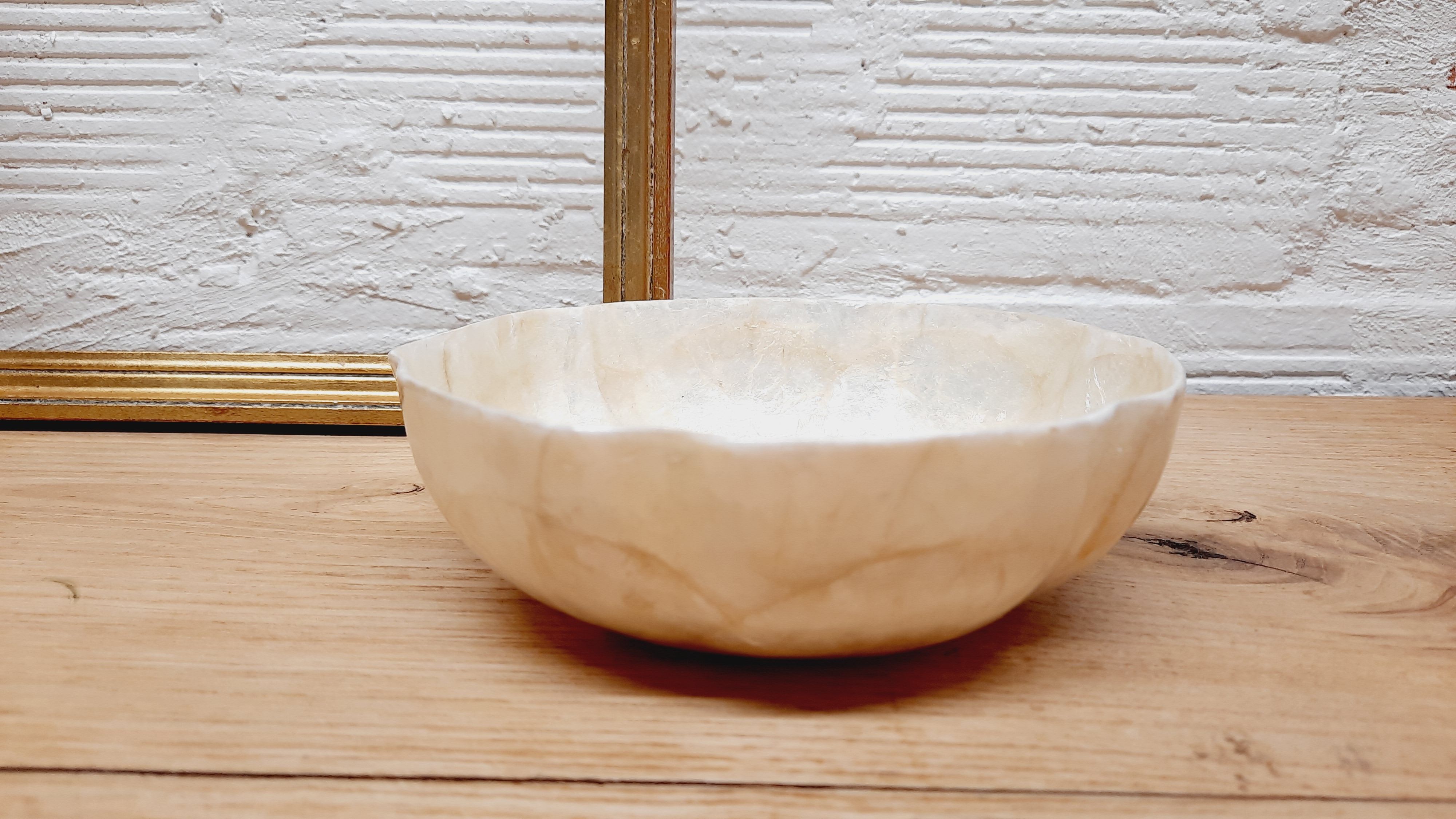 Empty mother-of-pearl pocket