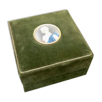 Box covered in velvet Linetti Profuni-Venezia medallion representing Madame La Marquise de Pompad