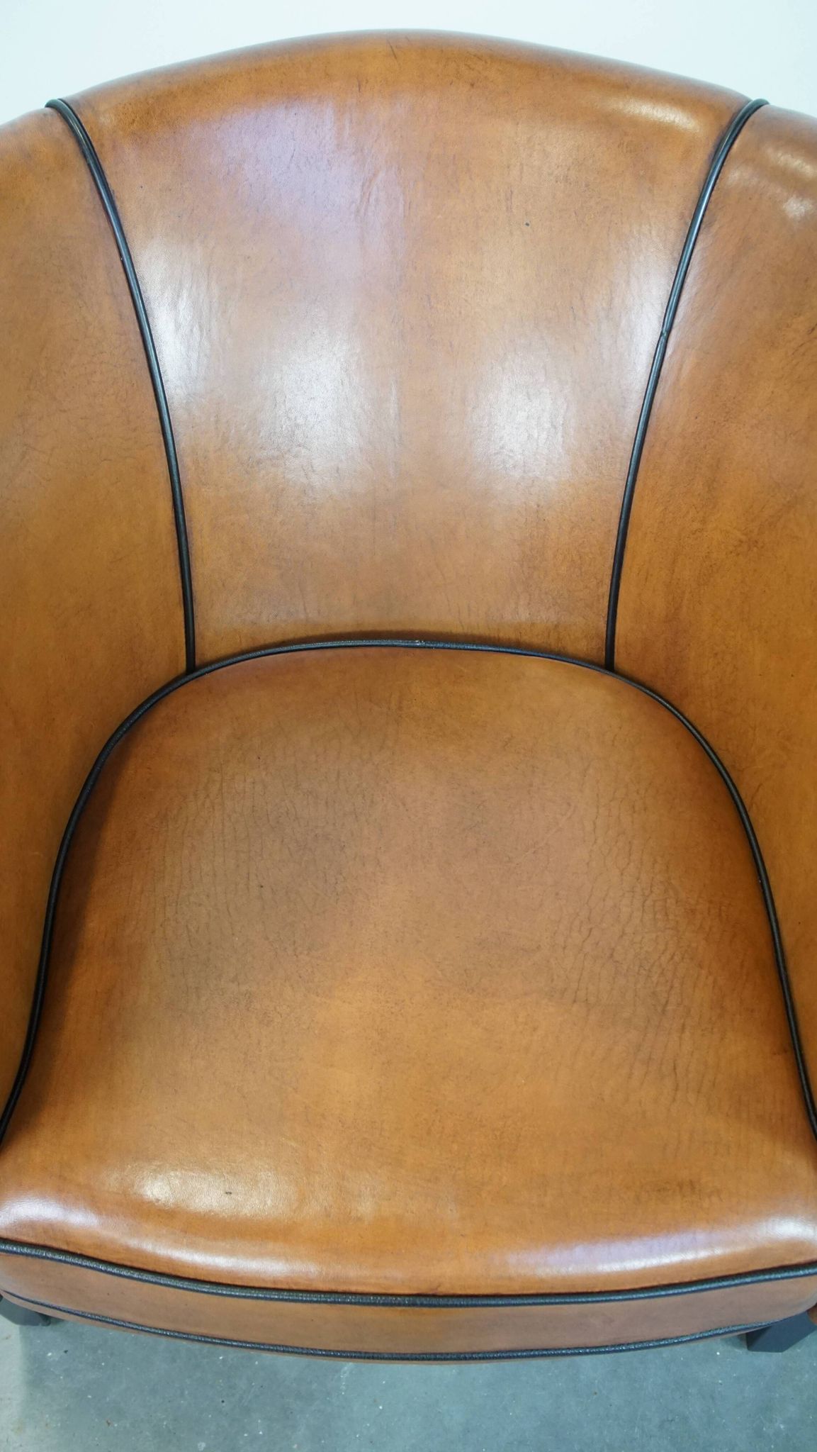 Set of 2 sheep leather club chairs finished with black piping