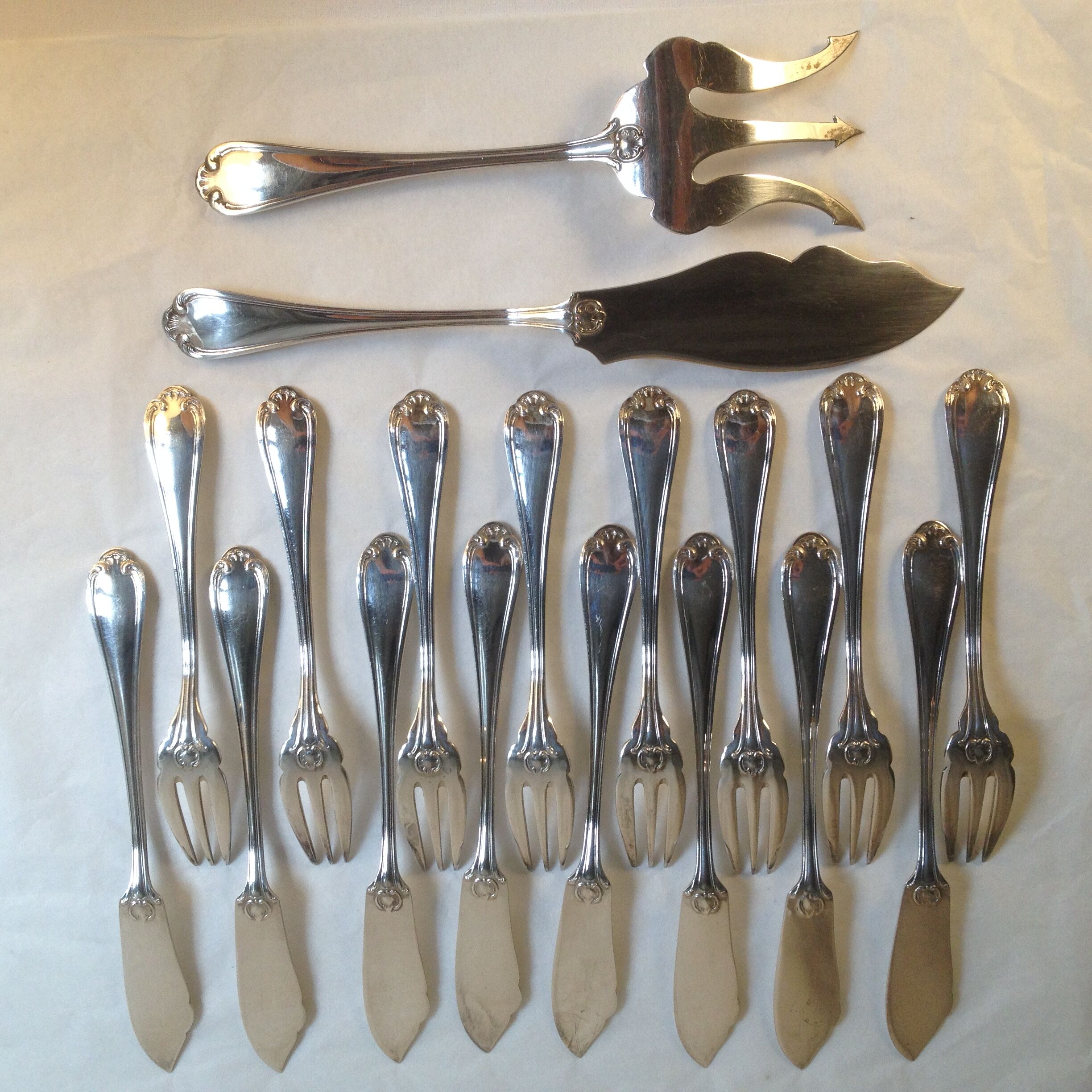 Serving cutlery and fish cutlery in silver metal 18 pieces