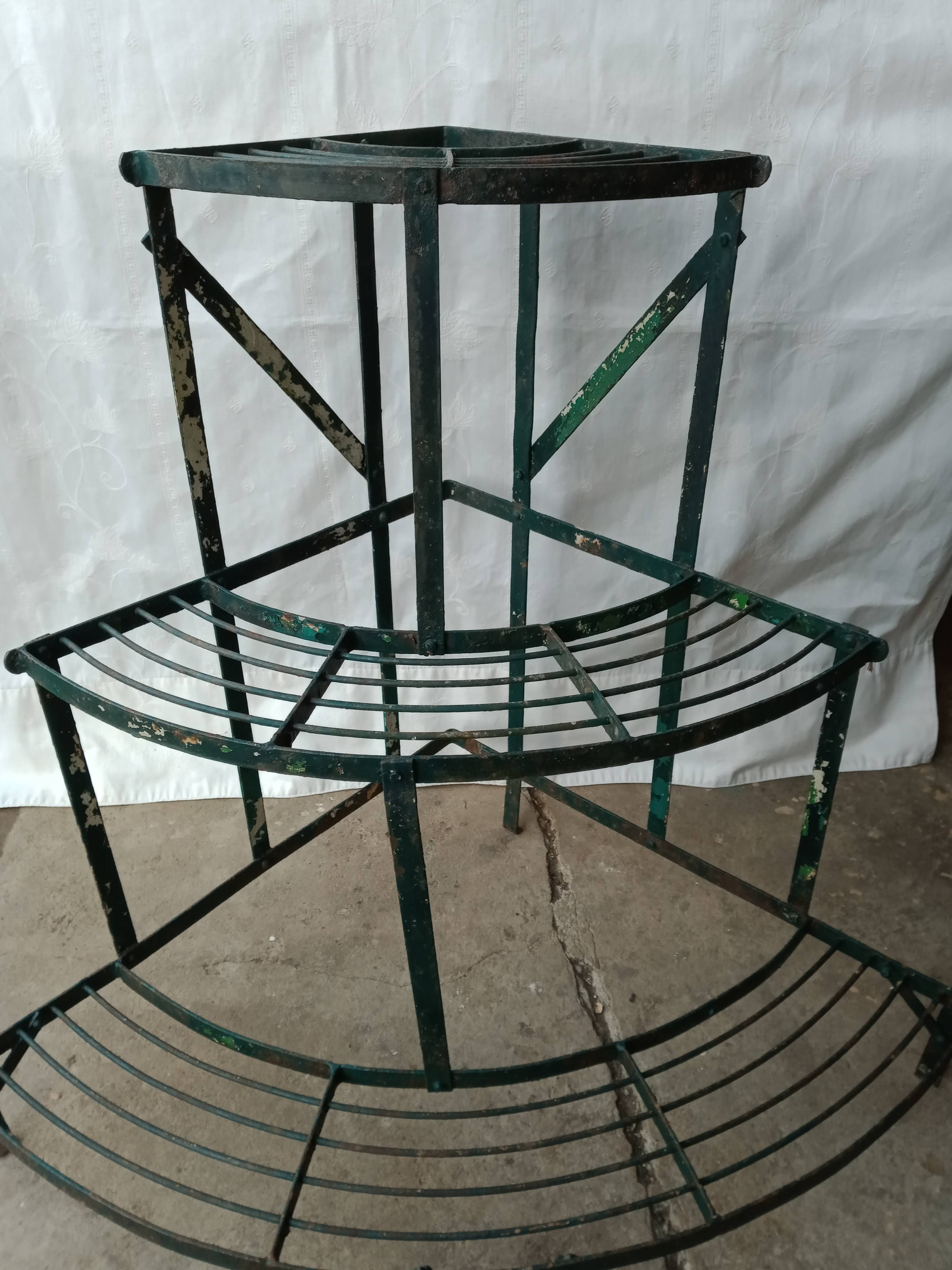 riveted metal corner pot holder