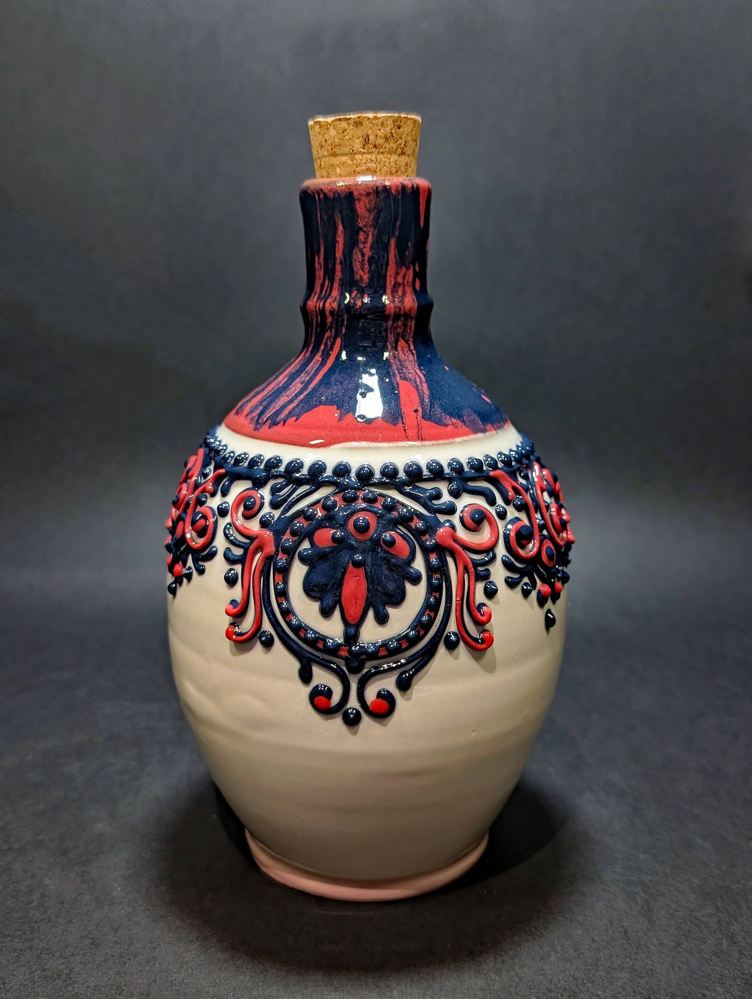 Carafe en céramique signée Nana Bledea
