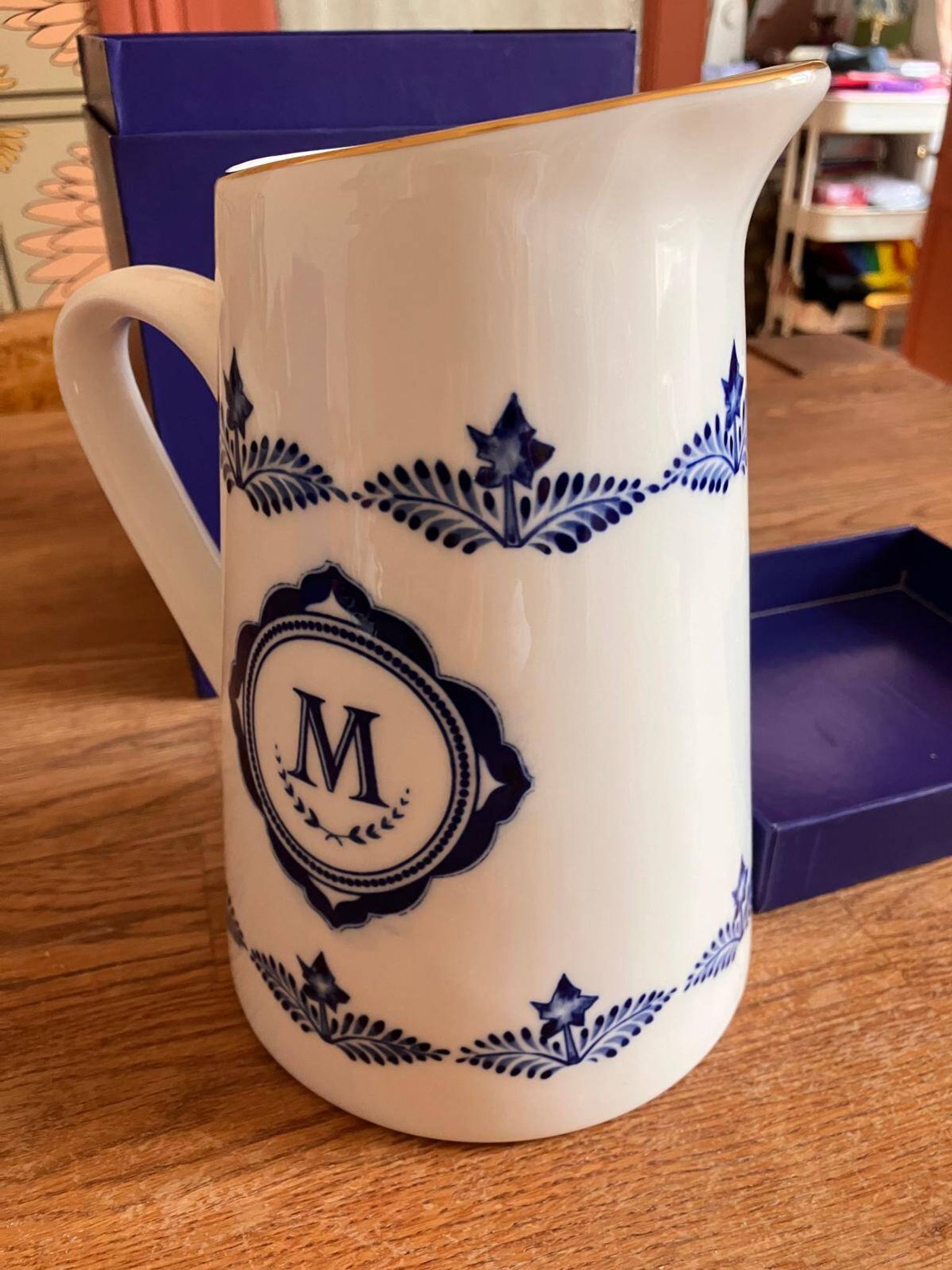 Porcelain jug Manoï Ornaments
