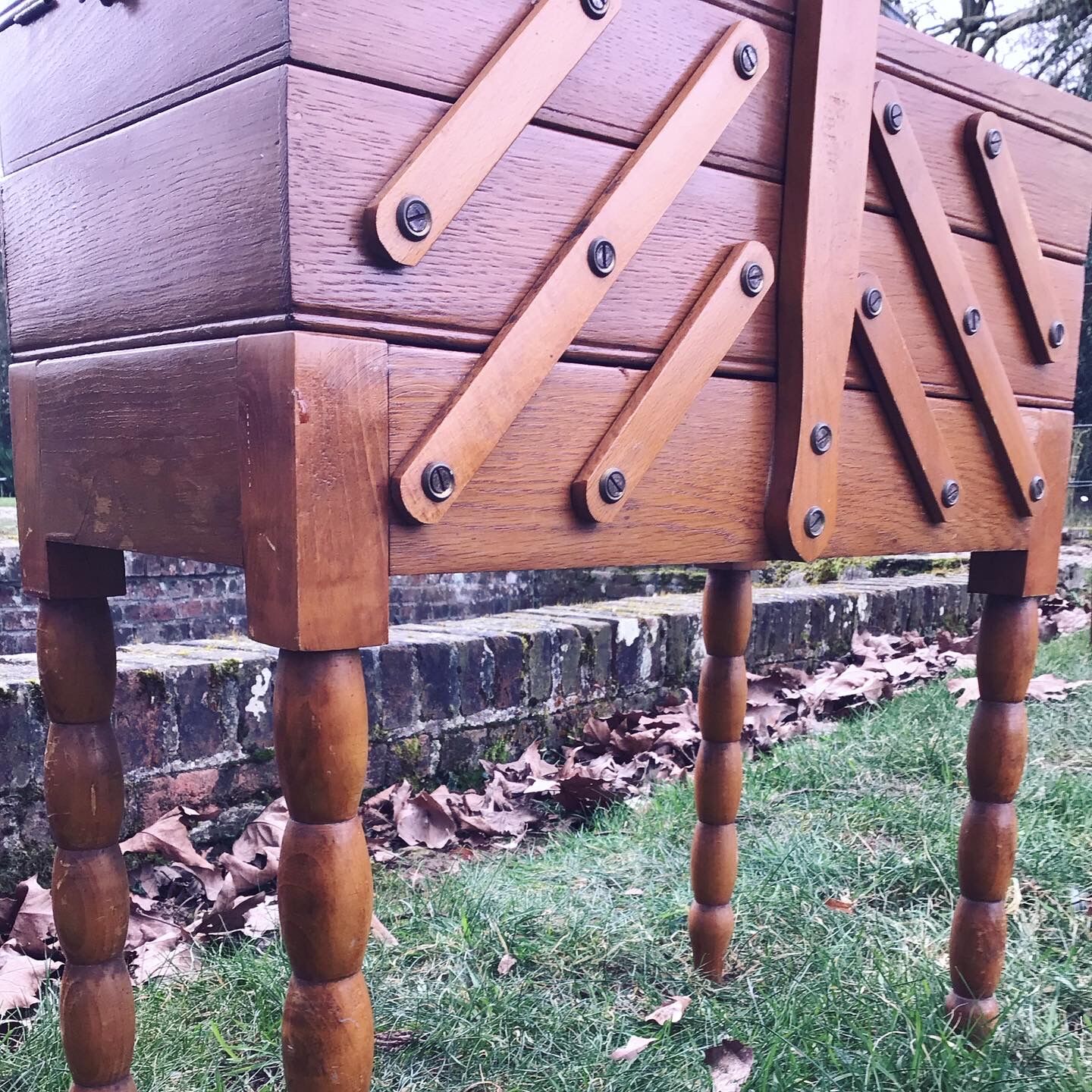 Wooden accordion worker