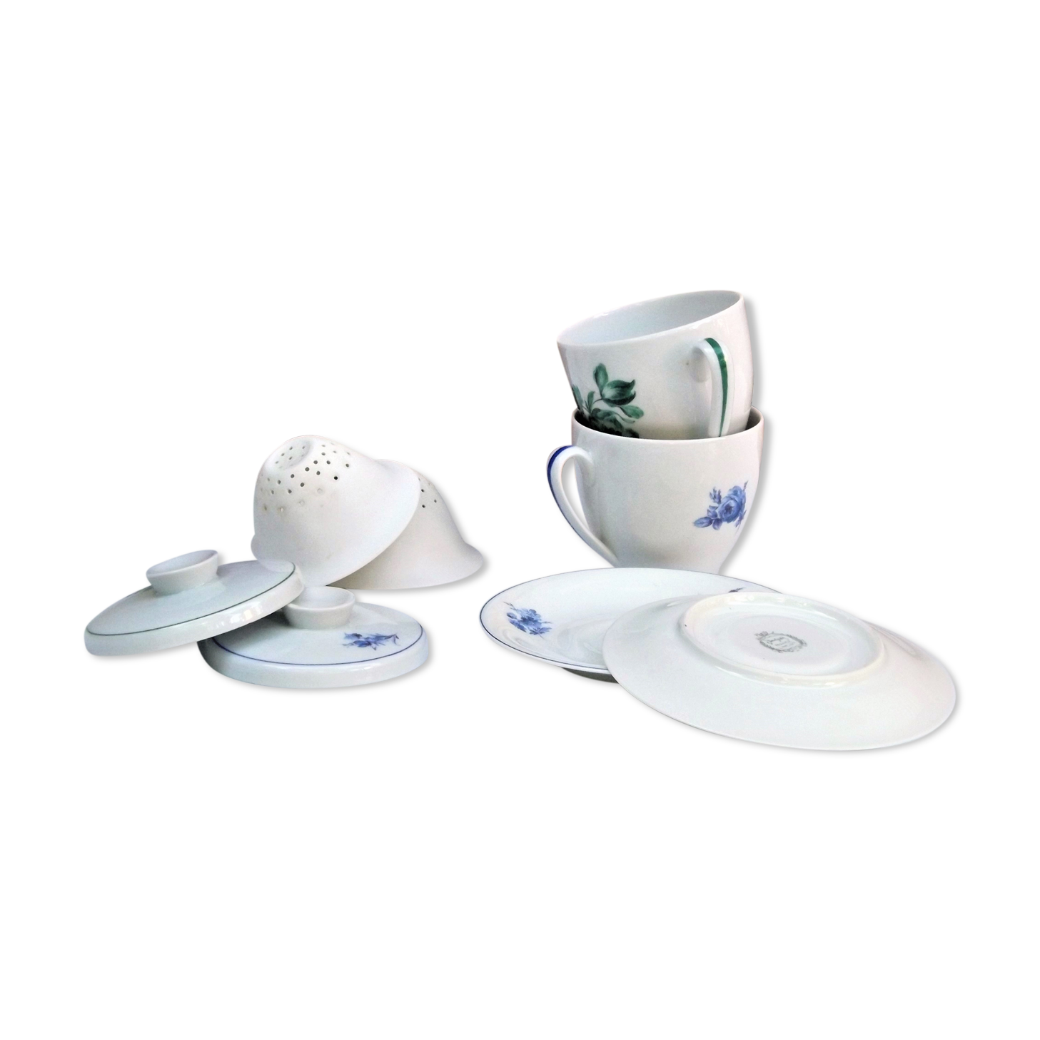 Two tea cups with lids, saucers, filters, porcelain Singer France limoges