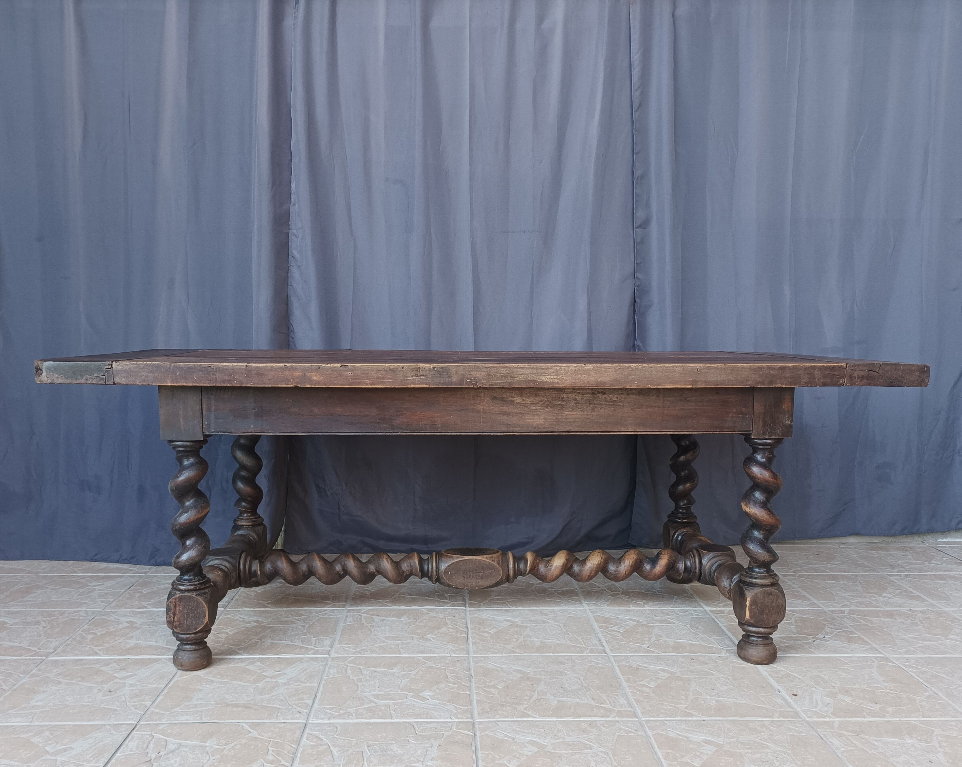 Table de ferme Louis XIII en noyer 19ème