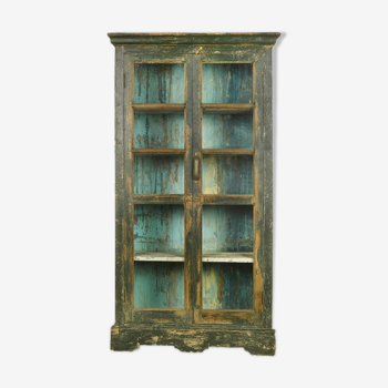 Armoire vitrée en bois patiné vert