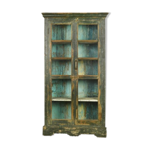 Armoire vitrée en bois patiné