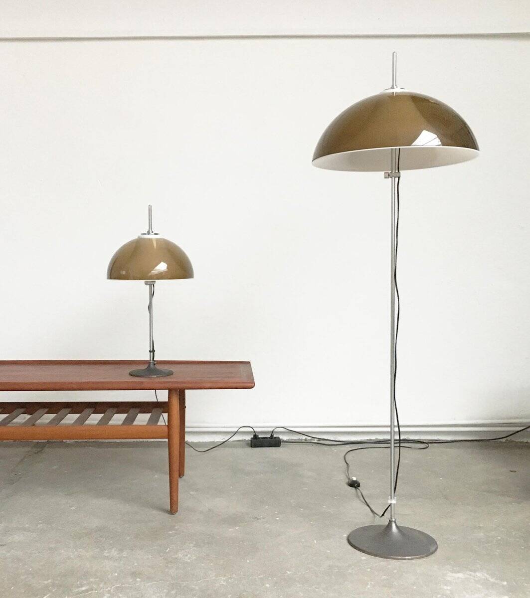 Floor lamp in metal and plastic by Gino Sarfatti for Gepo, 1970s.