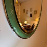Miroir ovale vintage à cadre bombé laqué vert et miroir bombé