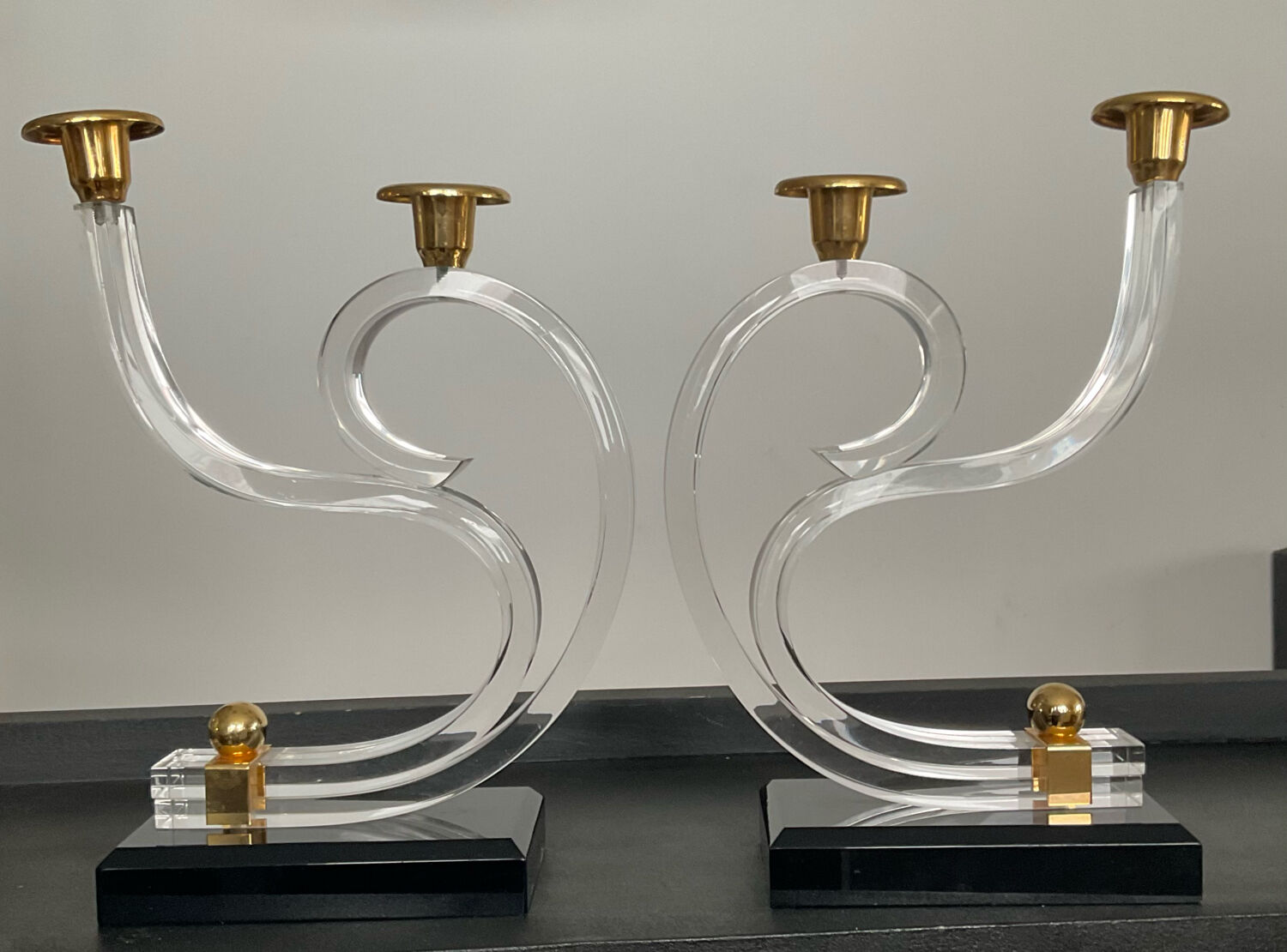 Pair of Hollywood Regency candlesticks in lucite and brass