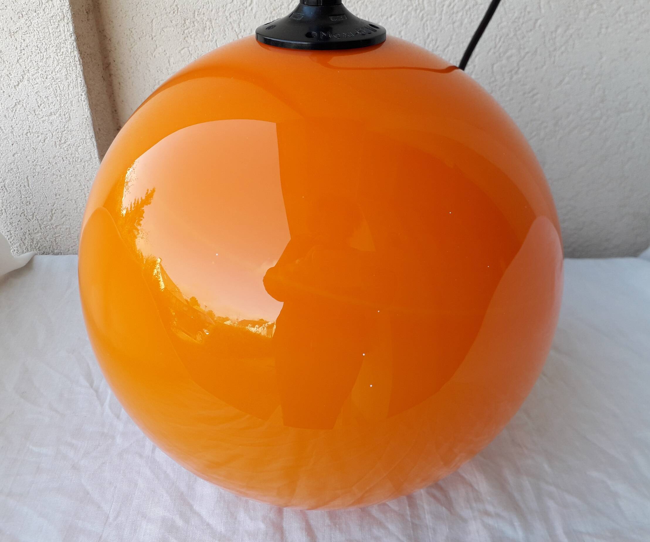 Suspension in orange opaline