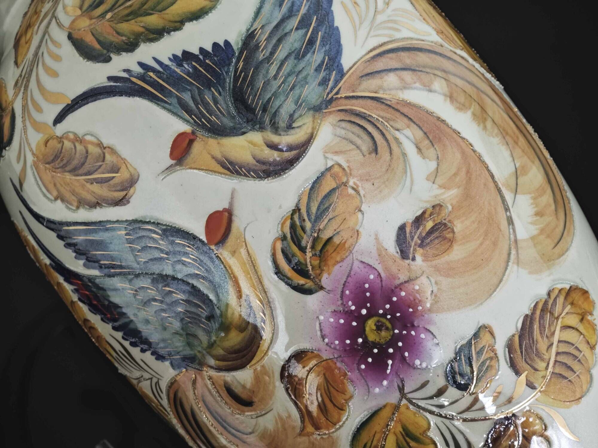 Beau vase peint main oiseau et feuilles H.Béquet numéroté 556