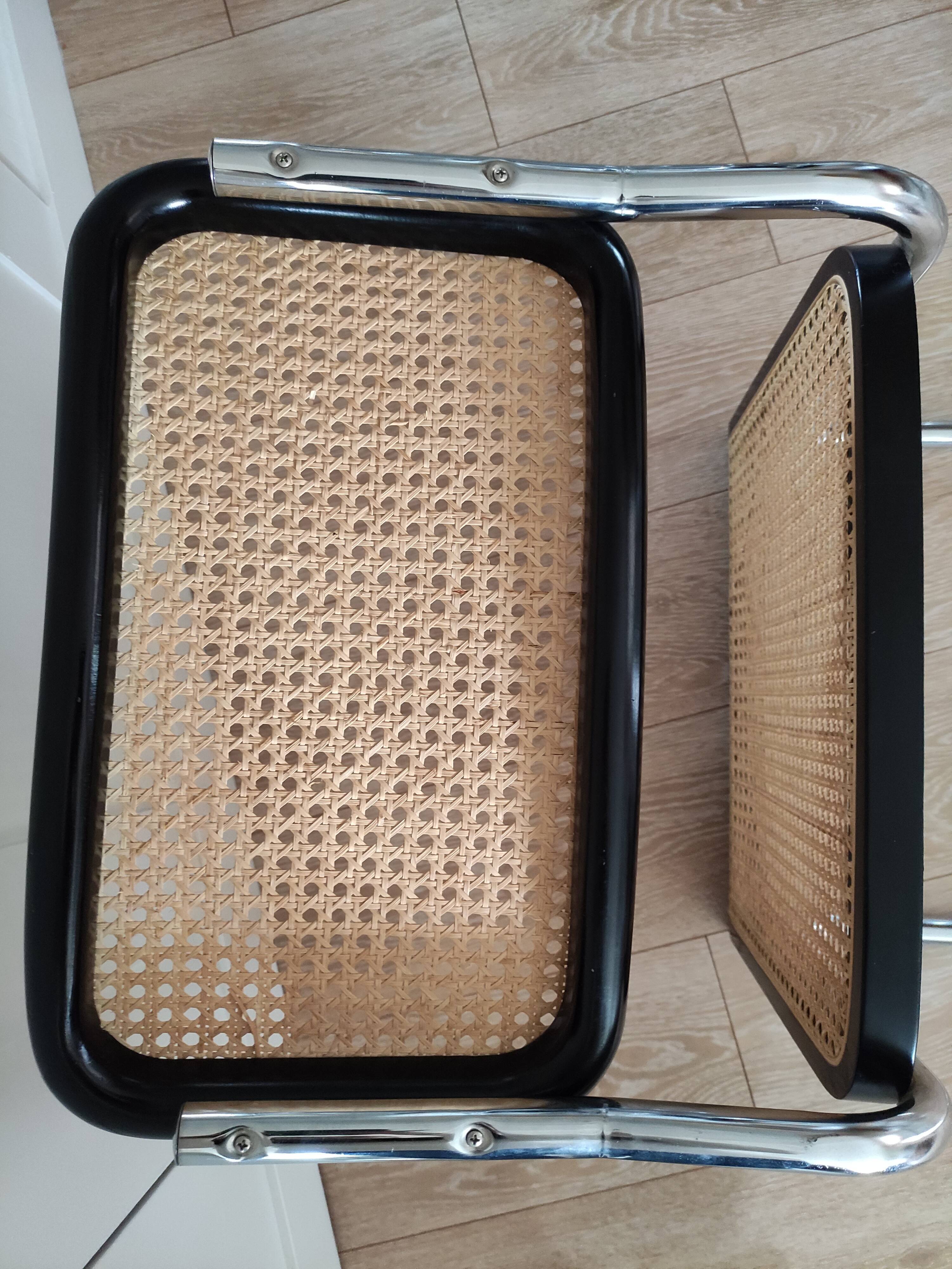 Chaise cannée modèle B32 de Marcel Breuer
