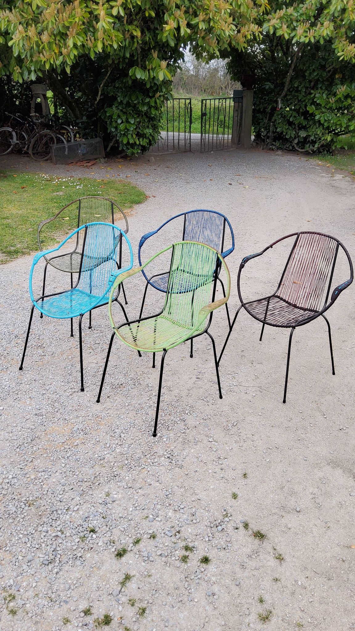 Set of 5 iron and scoubidou chairs from the 50/60s