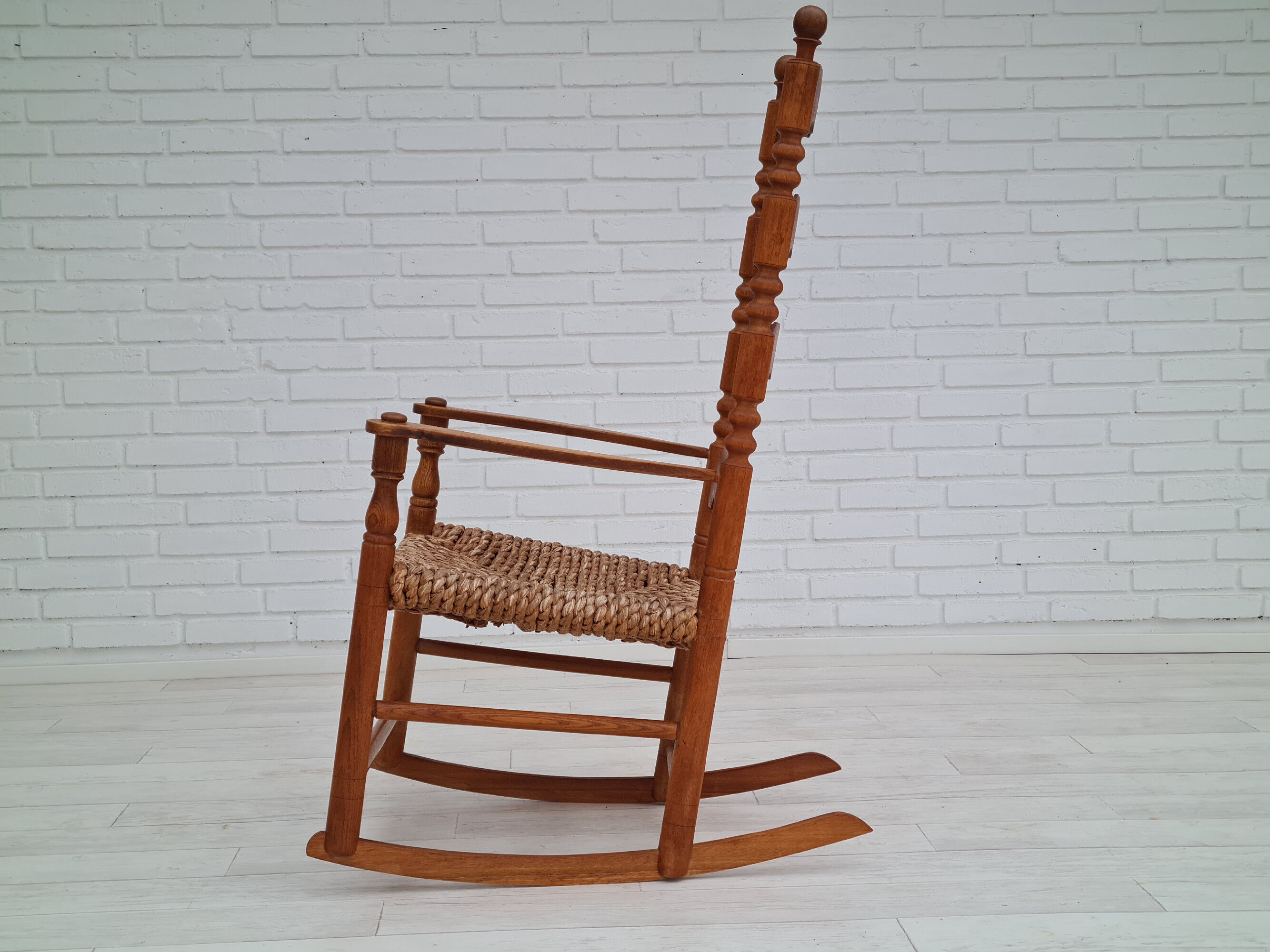 Rocking-chair, oak wood, natural fiber