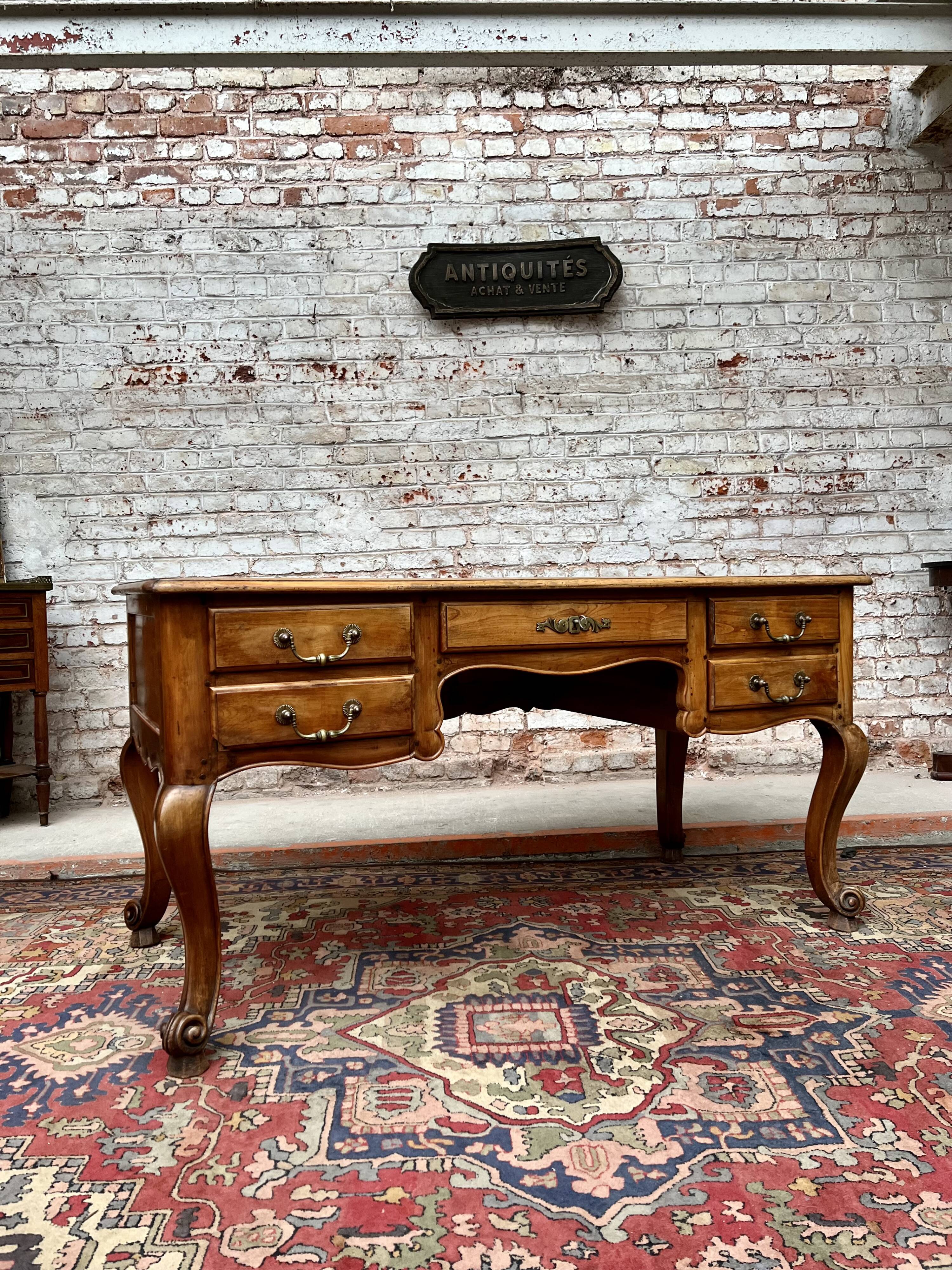 Flat desk in natural wood Louis XV style