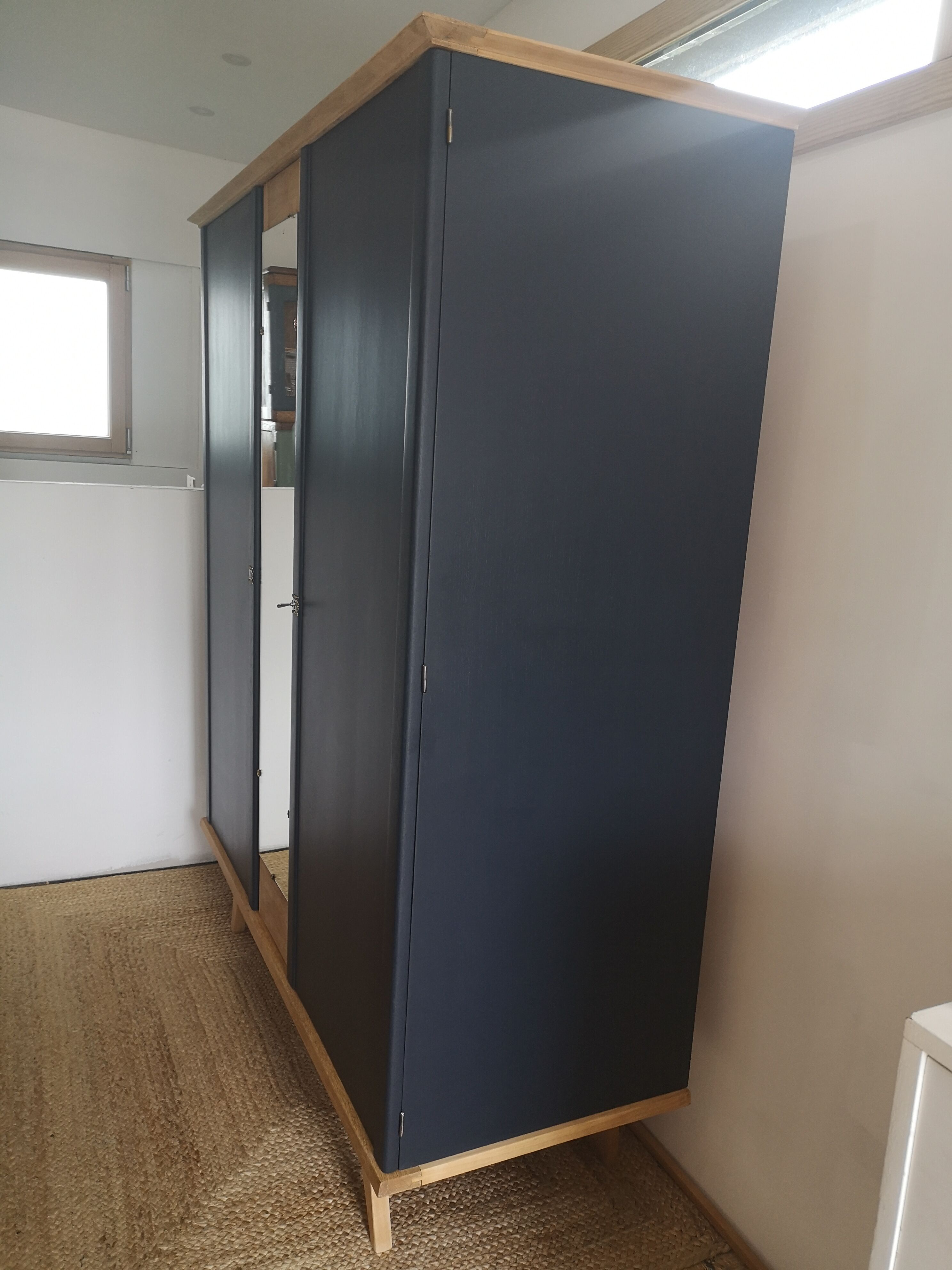 Armoire vintage pieds compas rénovée