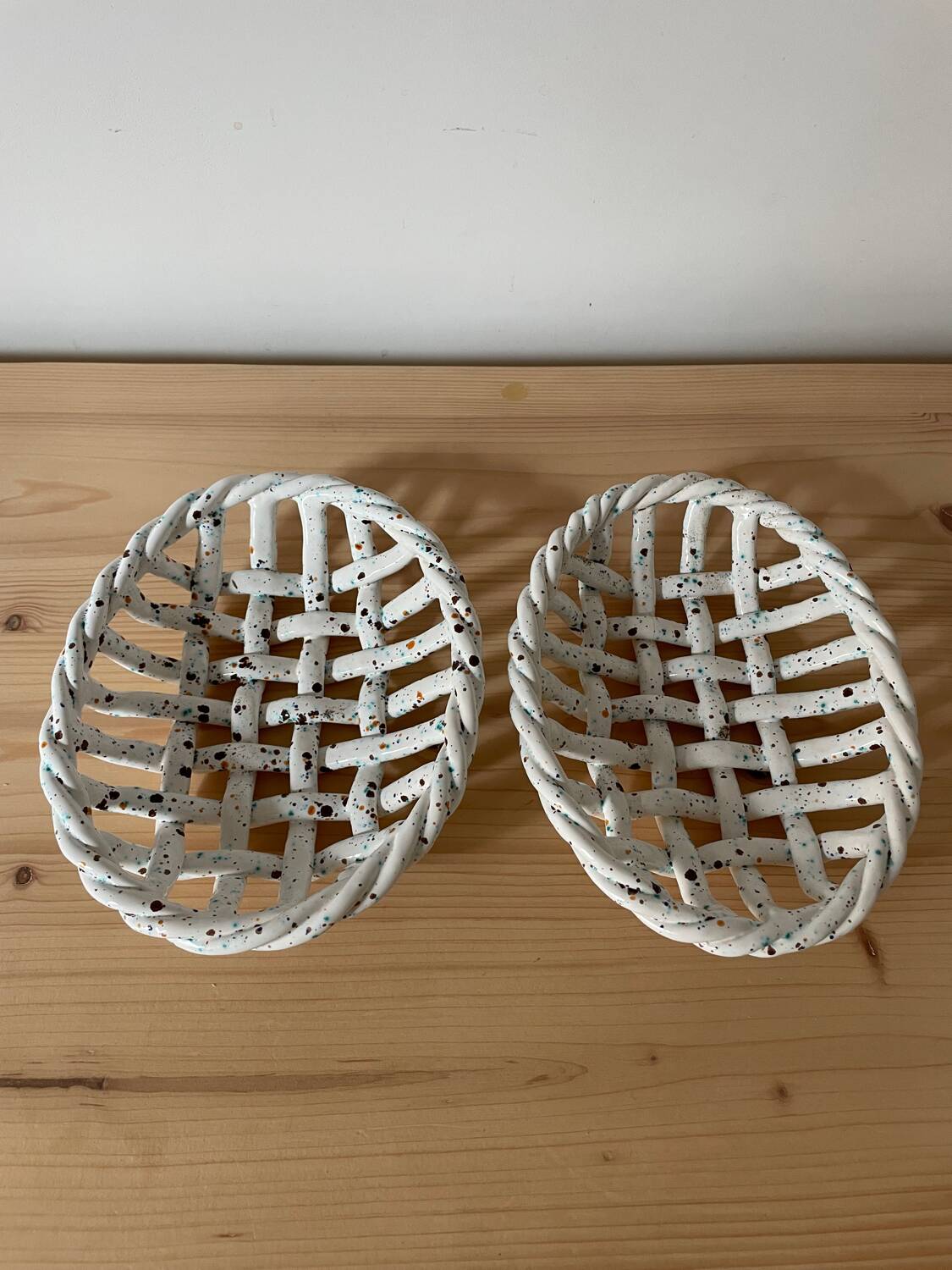 Set of 2 woven ceramic baskets