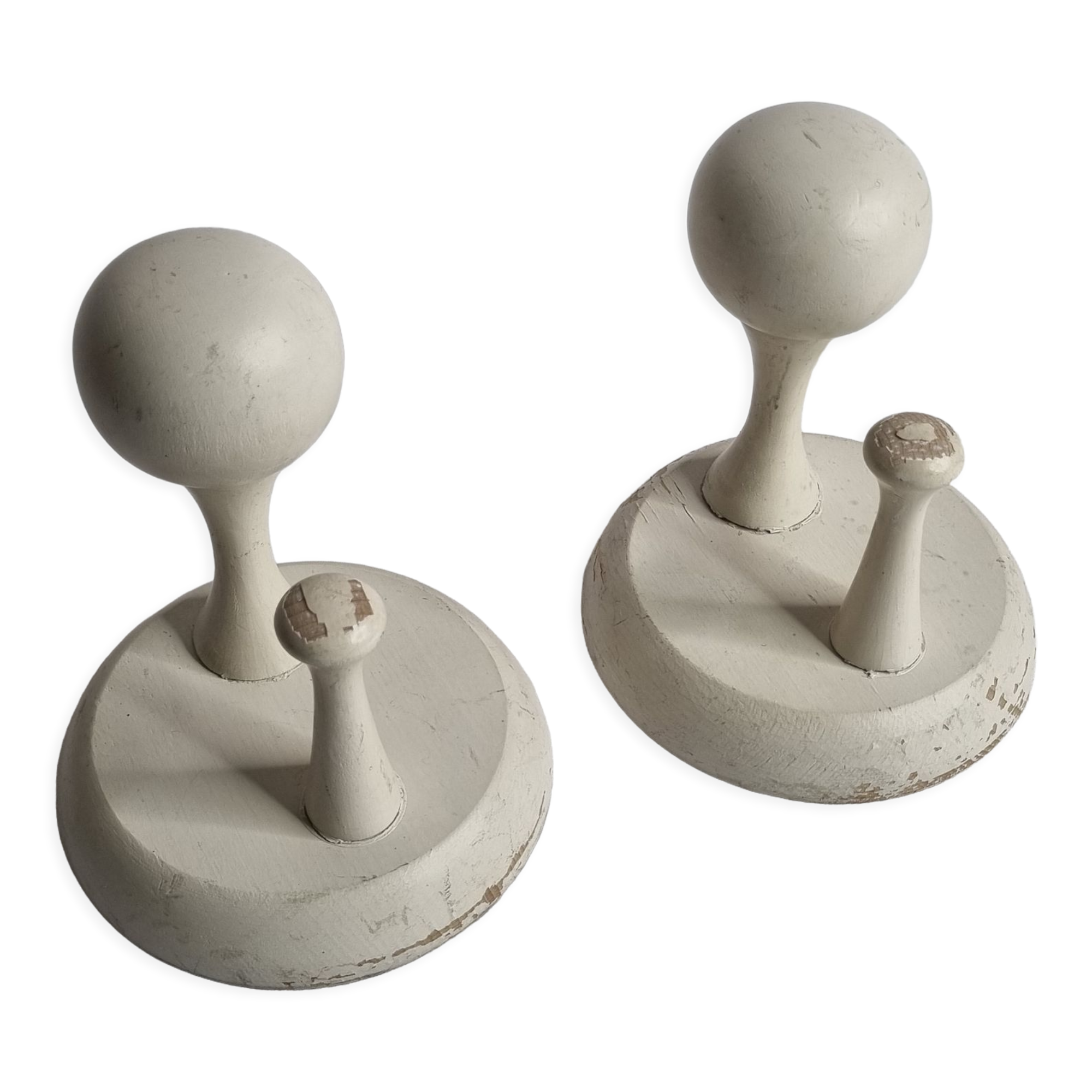 Paire de patères en bois laqué blanc