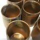 Ensemble de 10 verres à thé japonais en grès partiellement émaillé