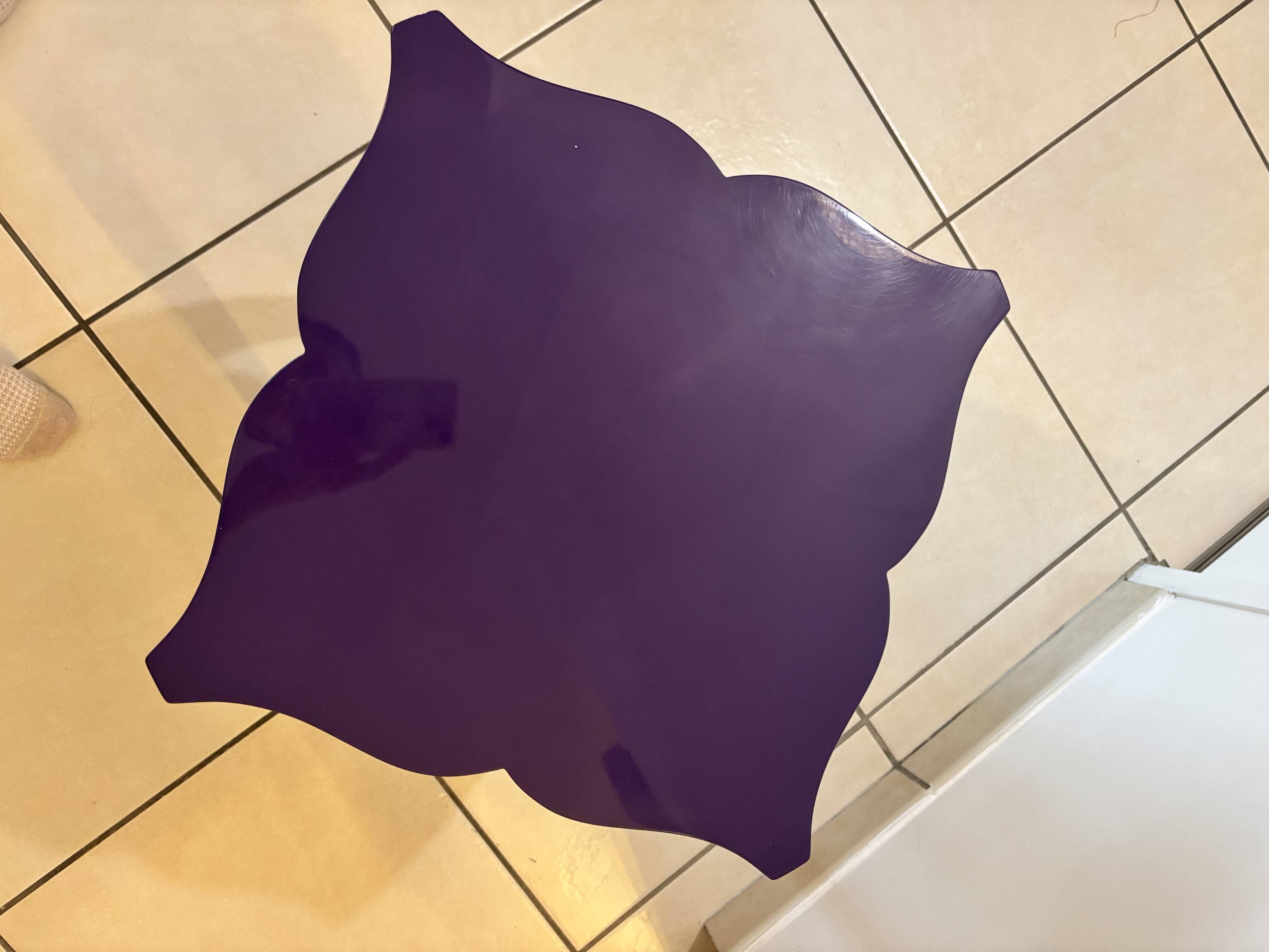 Table d’appoint ou table de chevet de designer