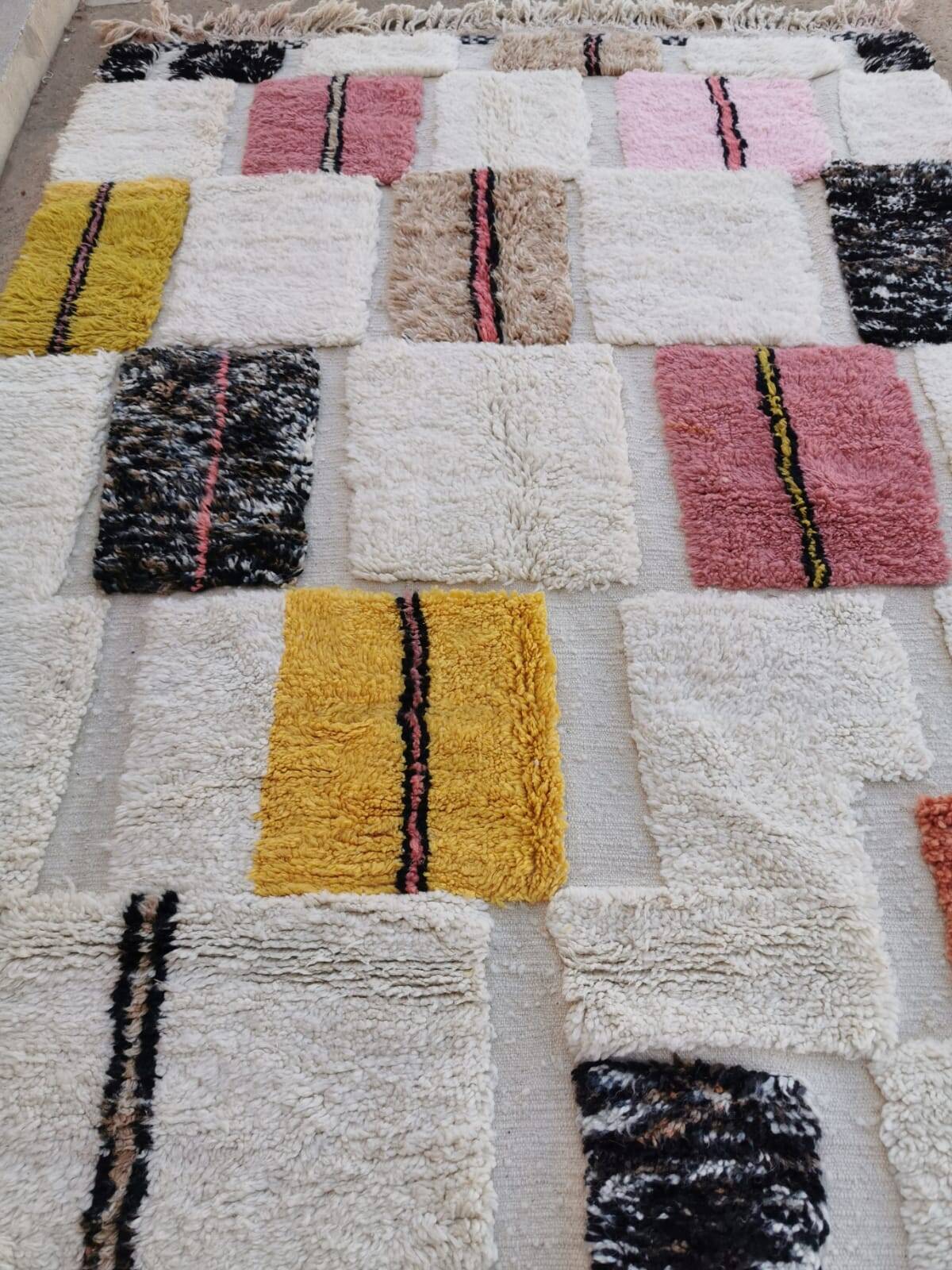 Tapis Beni Ouarain Patchwork – Éclats de Couleurs 250*150 cm