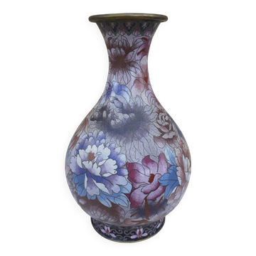Vase in cloisonné enamel.