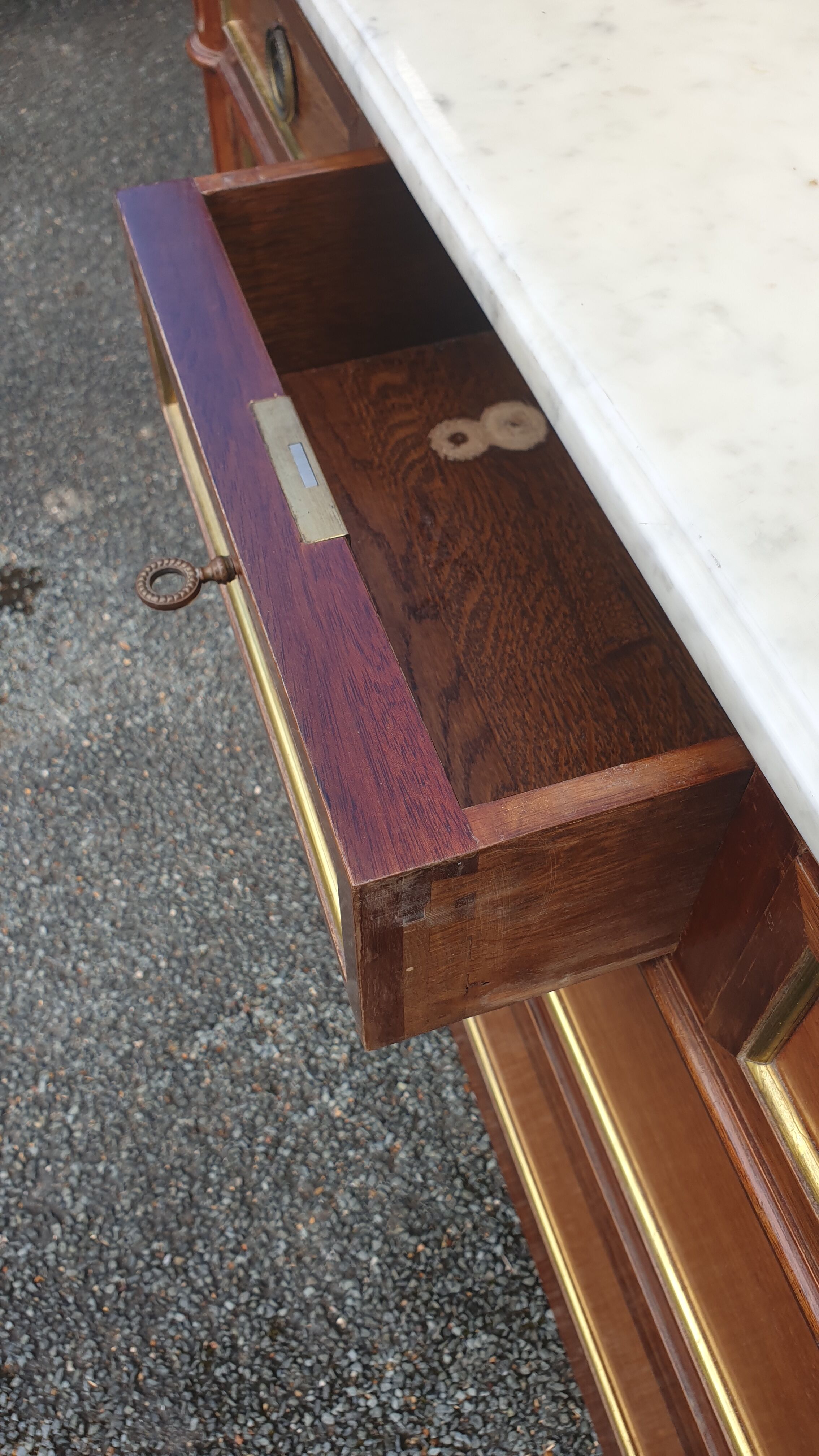 Louis XVI accajou chest of drawers and white marble
