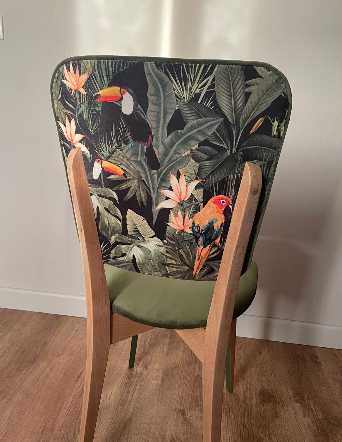 Chairs year 50/60, restored in green velvet and jungle parrot