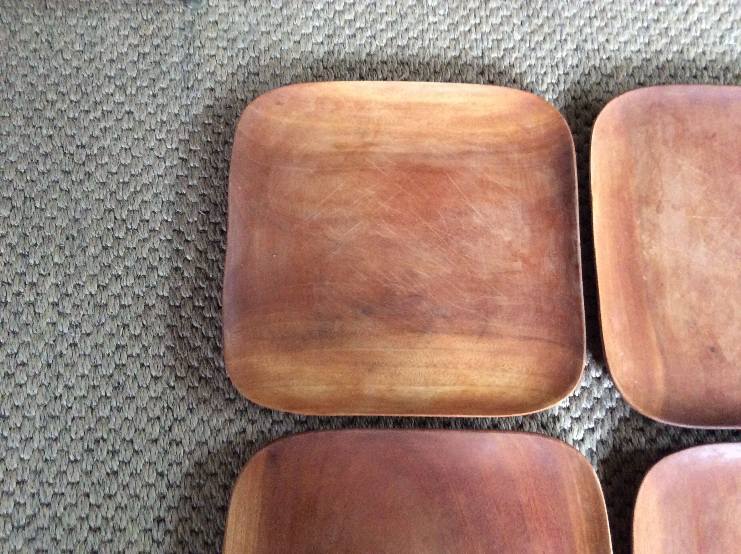 Set of 8 wooden plates