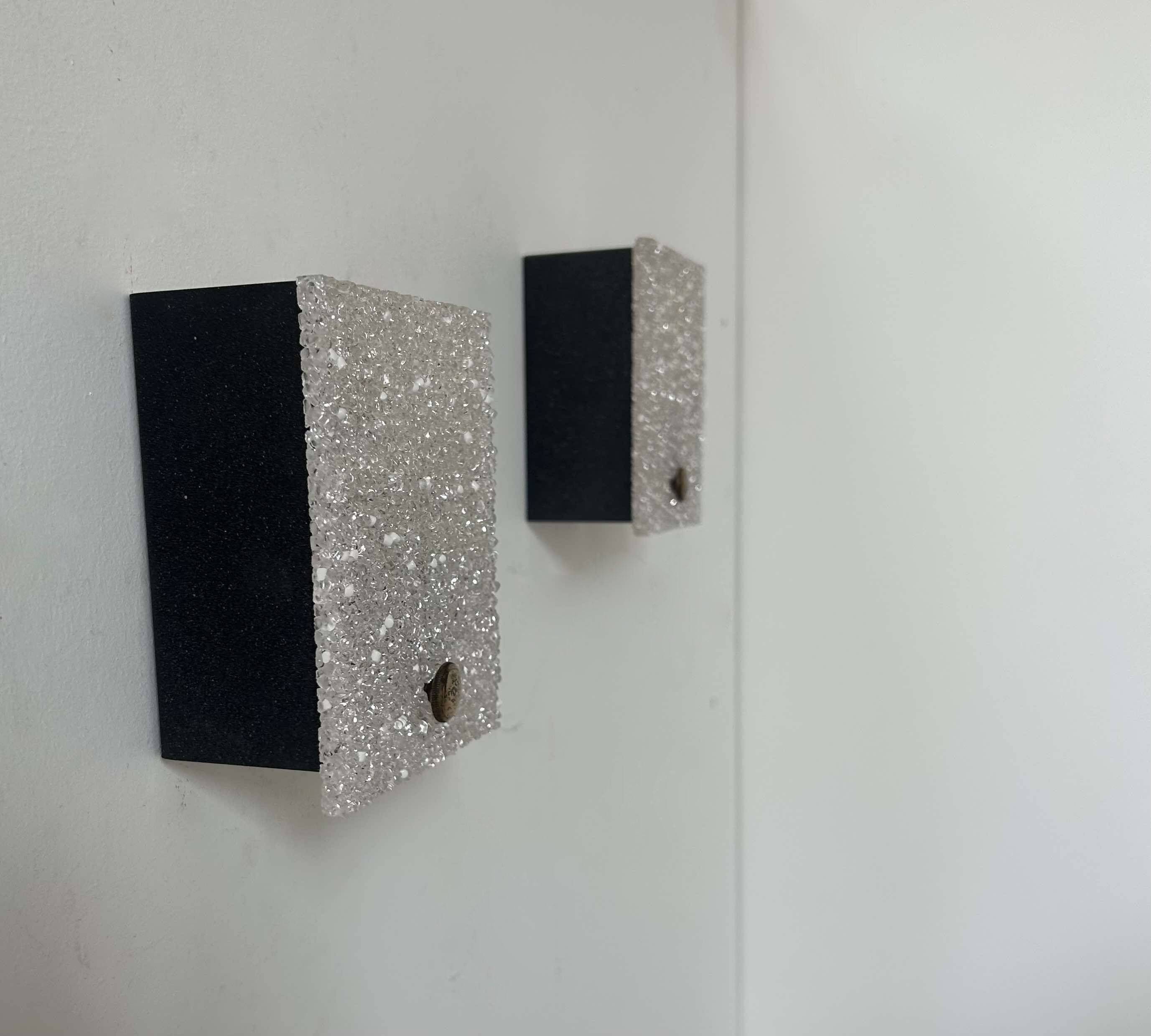 Paire d'applique  vintage, Perspex et métal laqué noir, France 1960