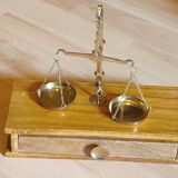 Pharmacist's scale of the 20s with its original box