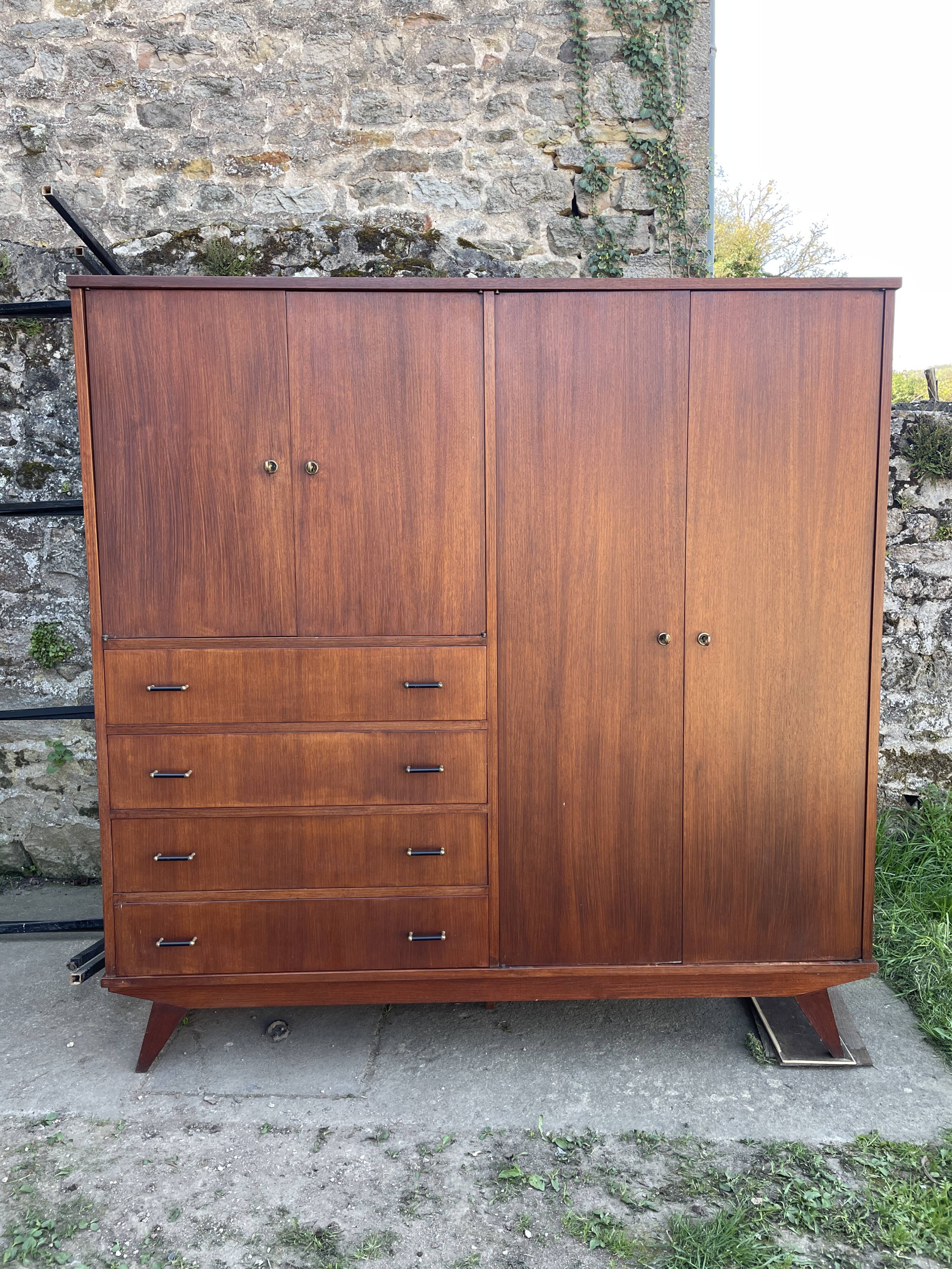 Armoire pieds compas 1960