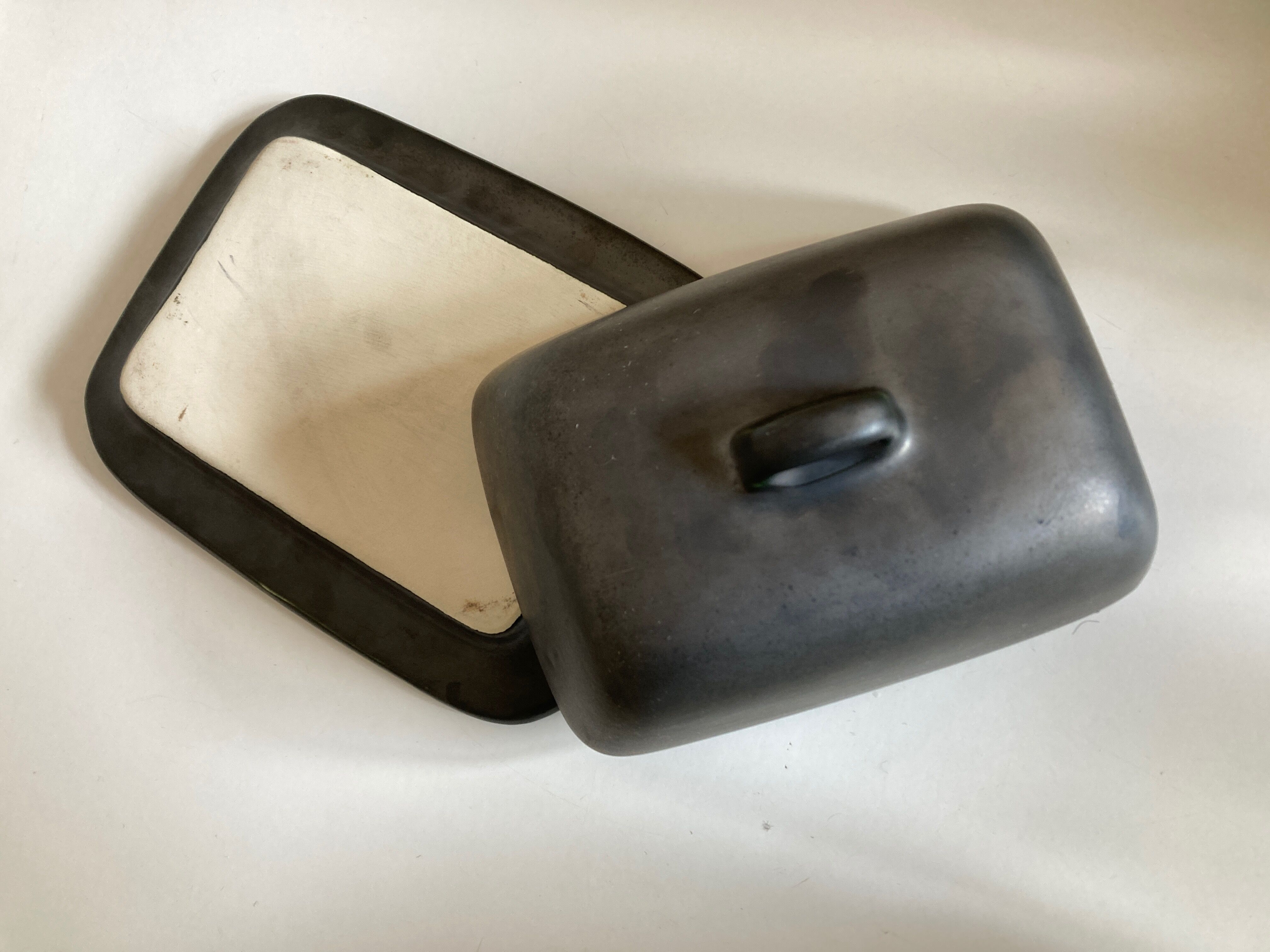 Butter maker 1960 in enamelled earth of Vallauris