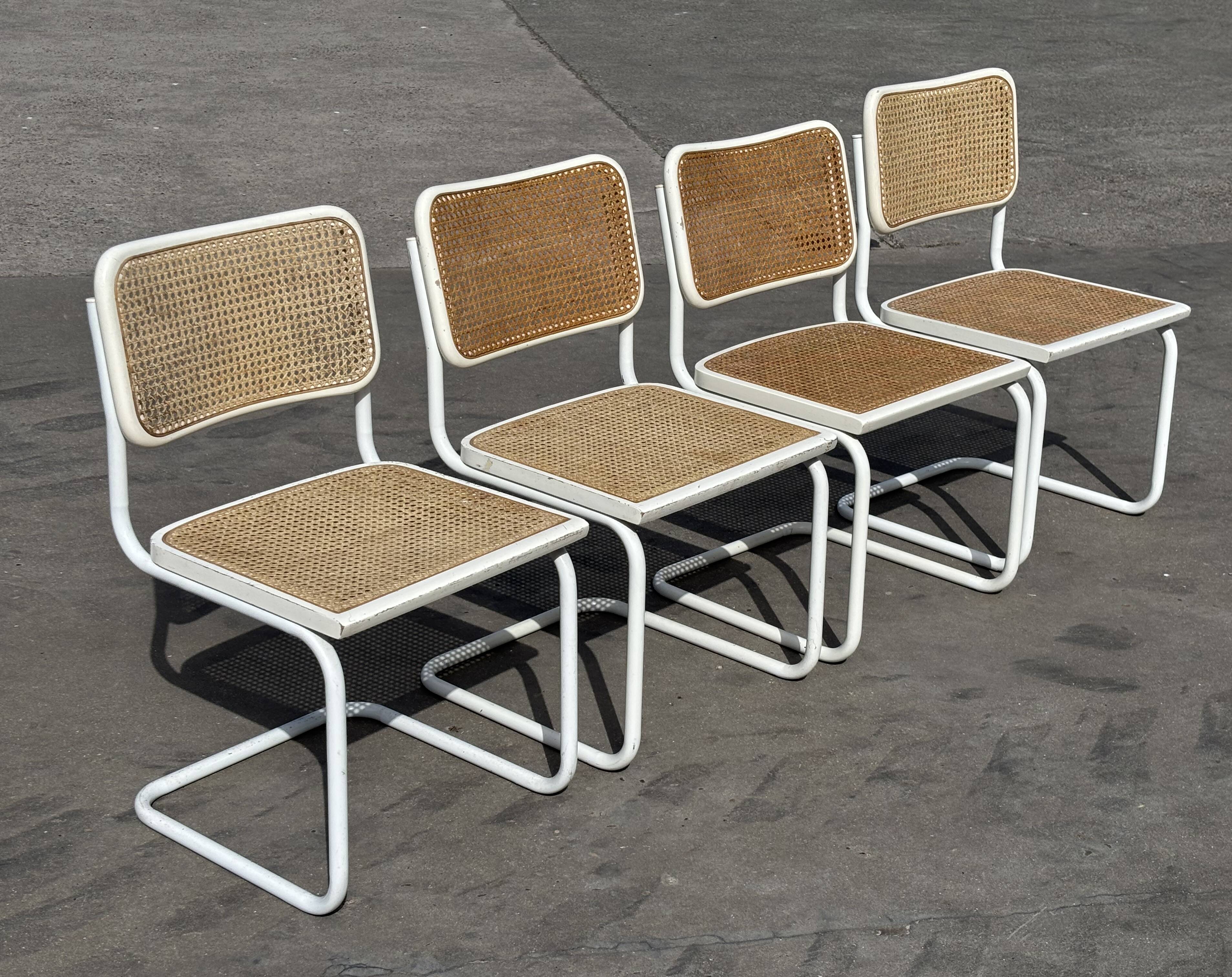 Set of 4 Cesca b32 model chairs in white dining chair