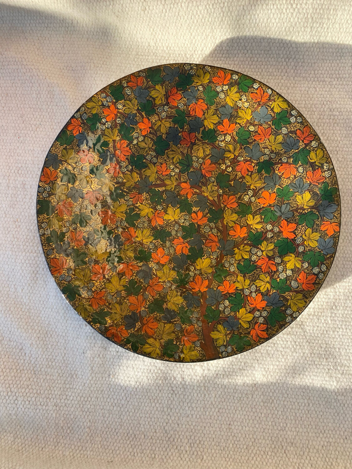 Large plate in papier-mâché with cashmere chinar leaves