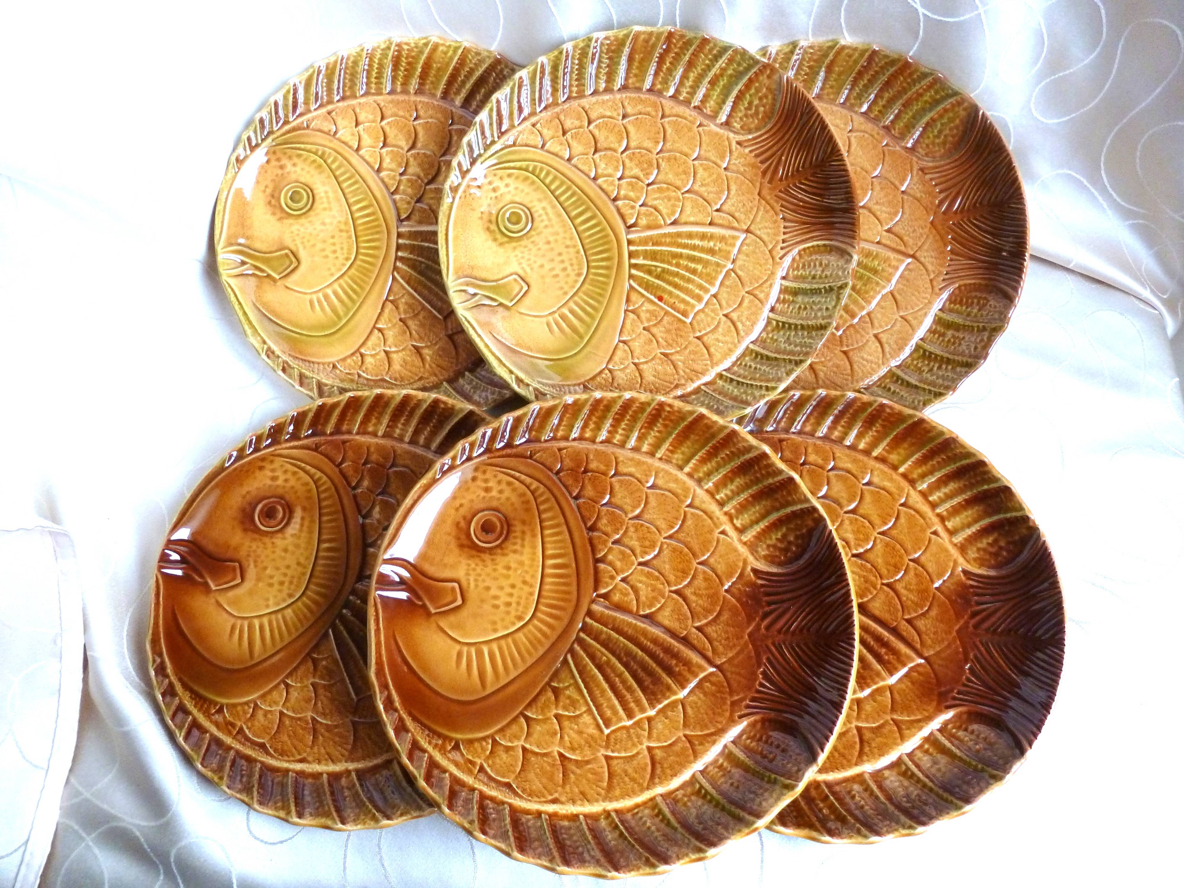 6 Sarreguemines barbotine ceramic fish plates, flat plates.