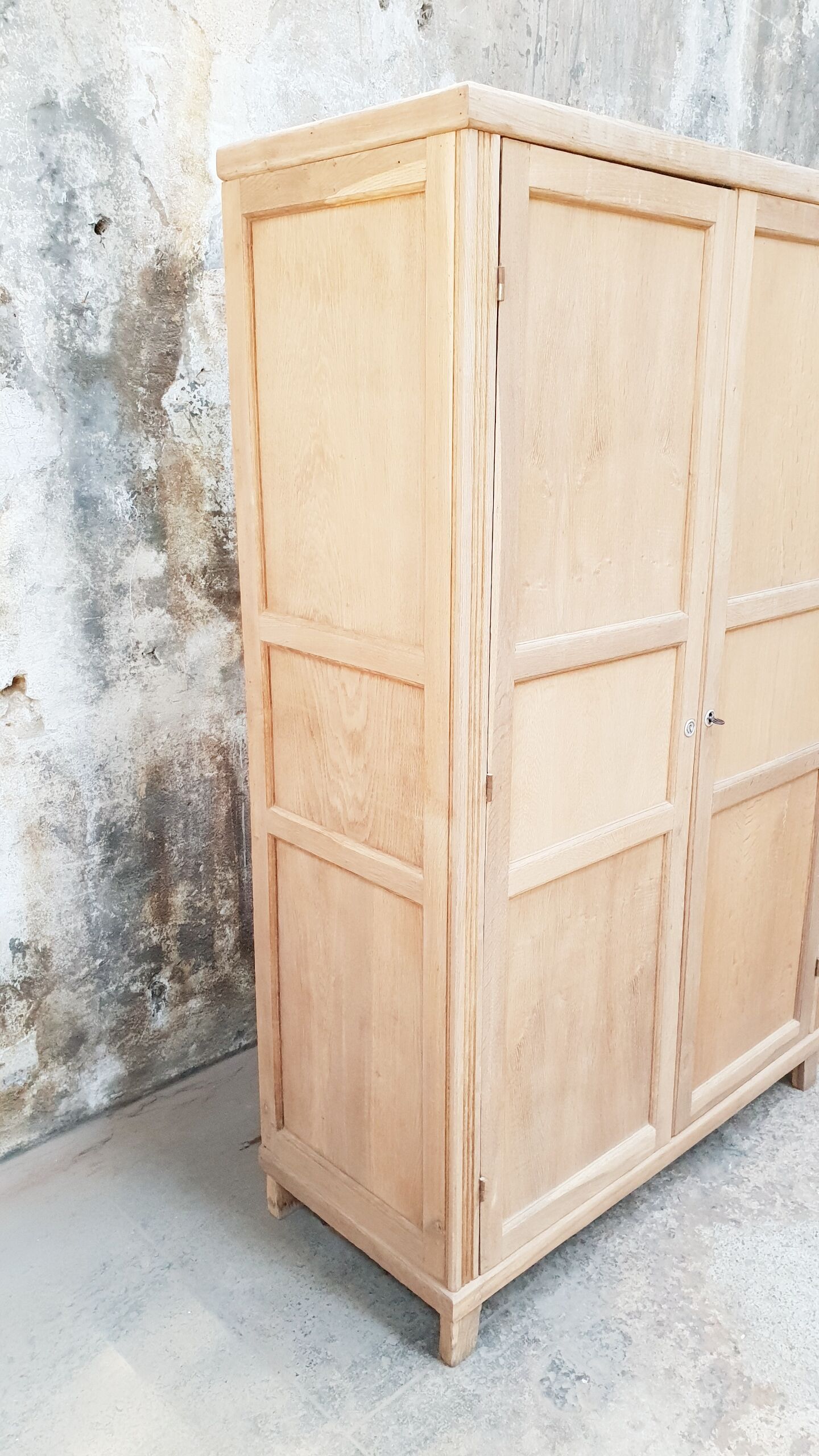 Armoire vintage