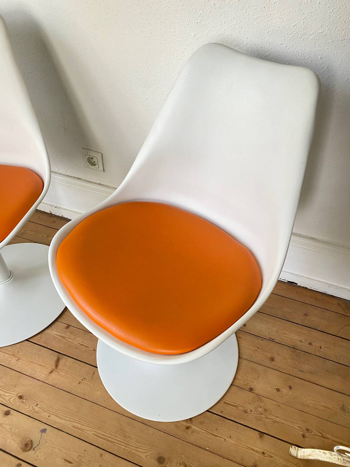 Space age 70s swivel tulip foot chairs