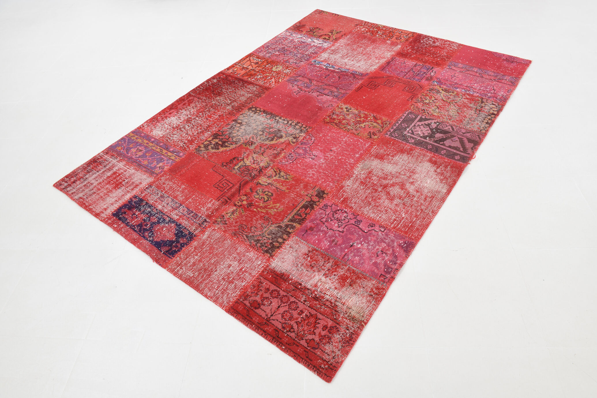 5x8 red tones turkiah rug 169x240cm