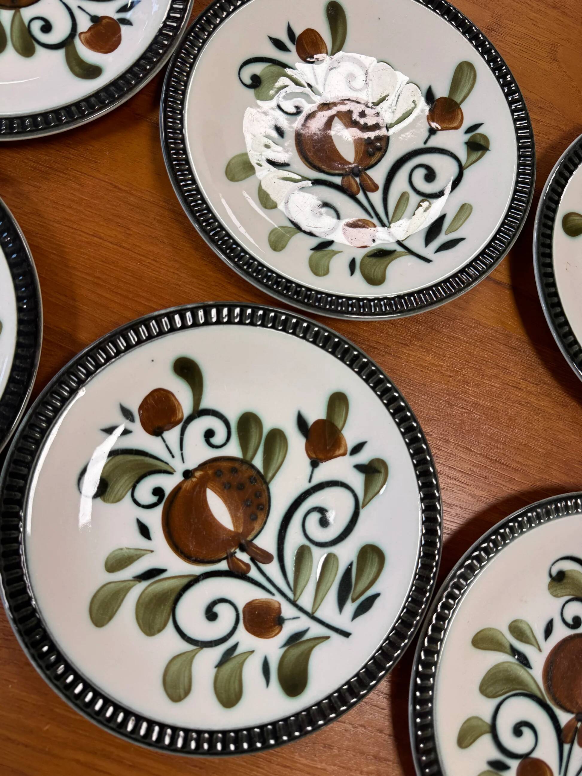 Dessert plates Boch La Louvière